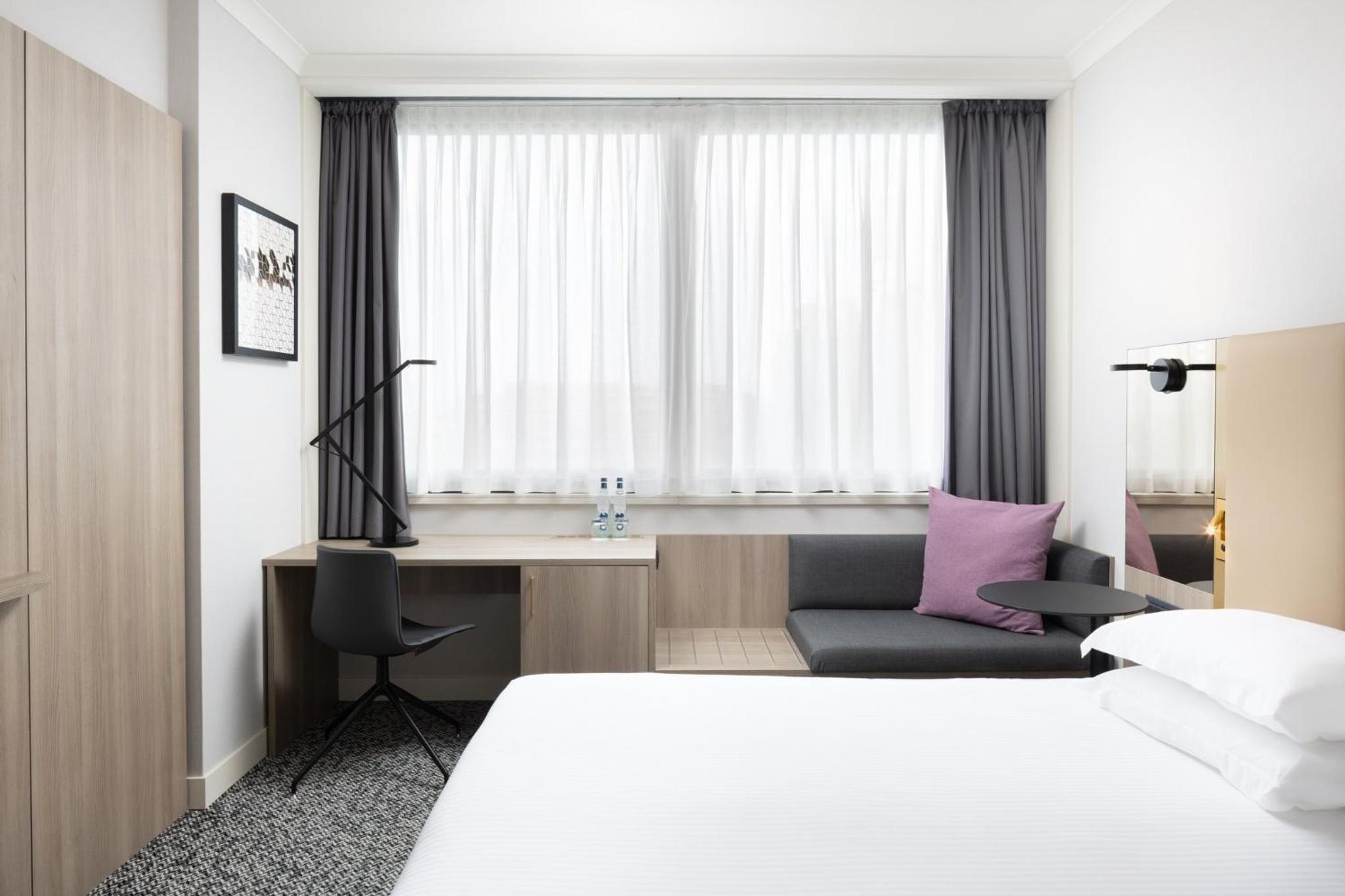 Standard King Room - Photo 7