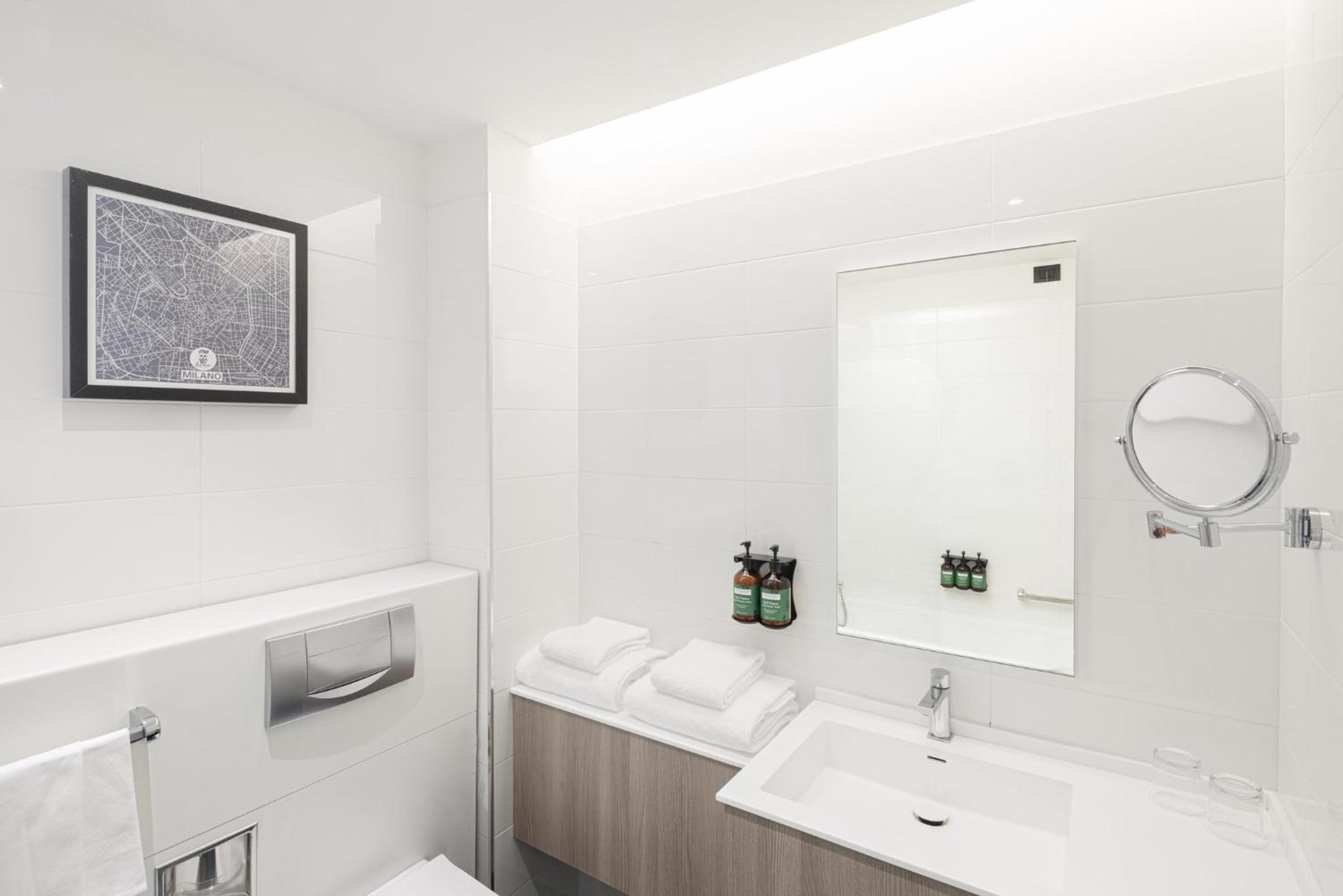 Standard King Room - Photo 5