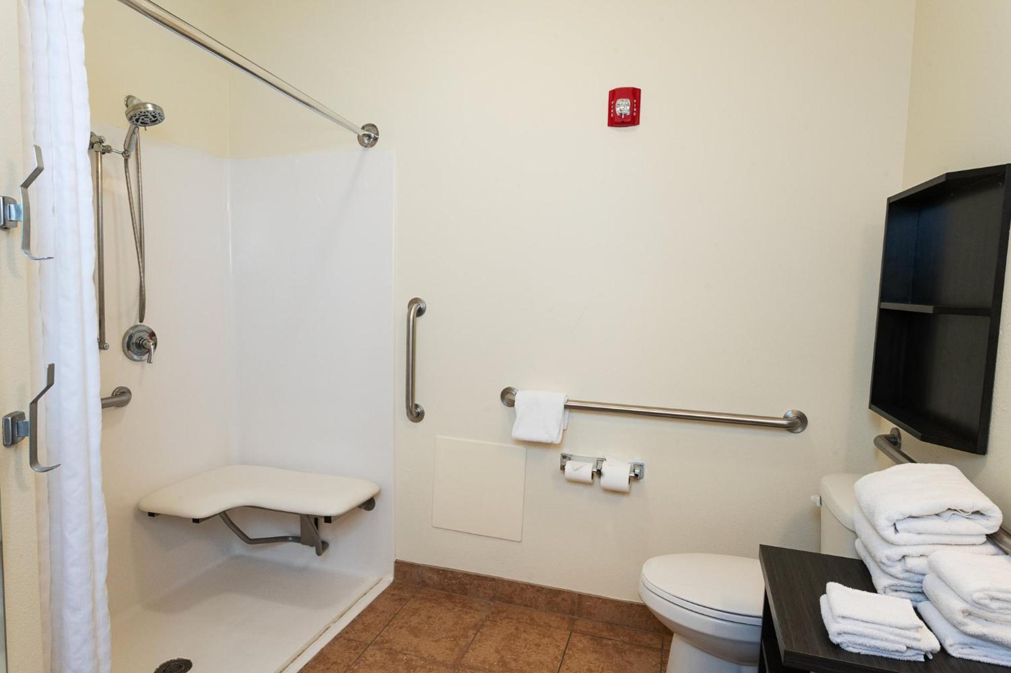 Queen Studio Suite - Mobility Access Roll in Shower/Non-Smoking