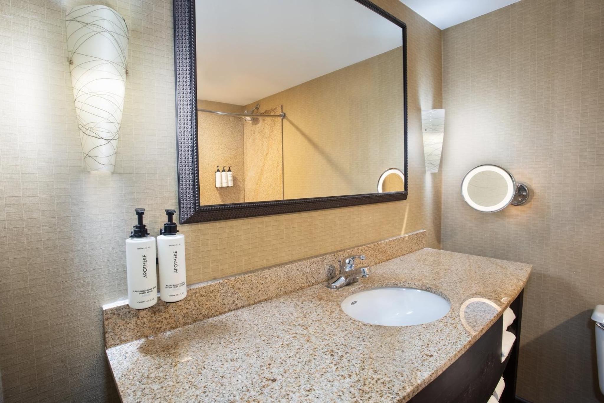 Standard King Room - Photo 3
