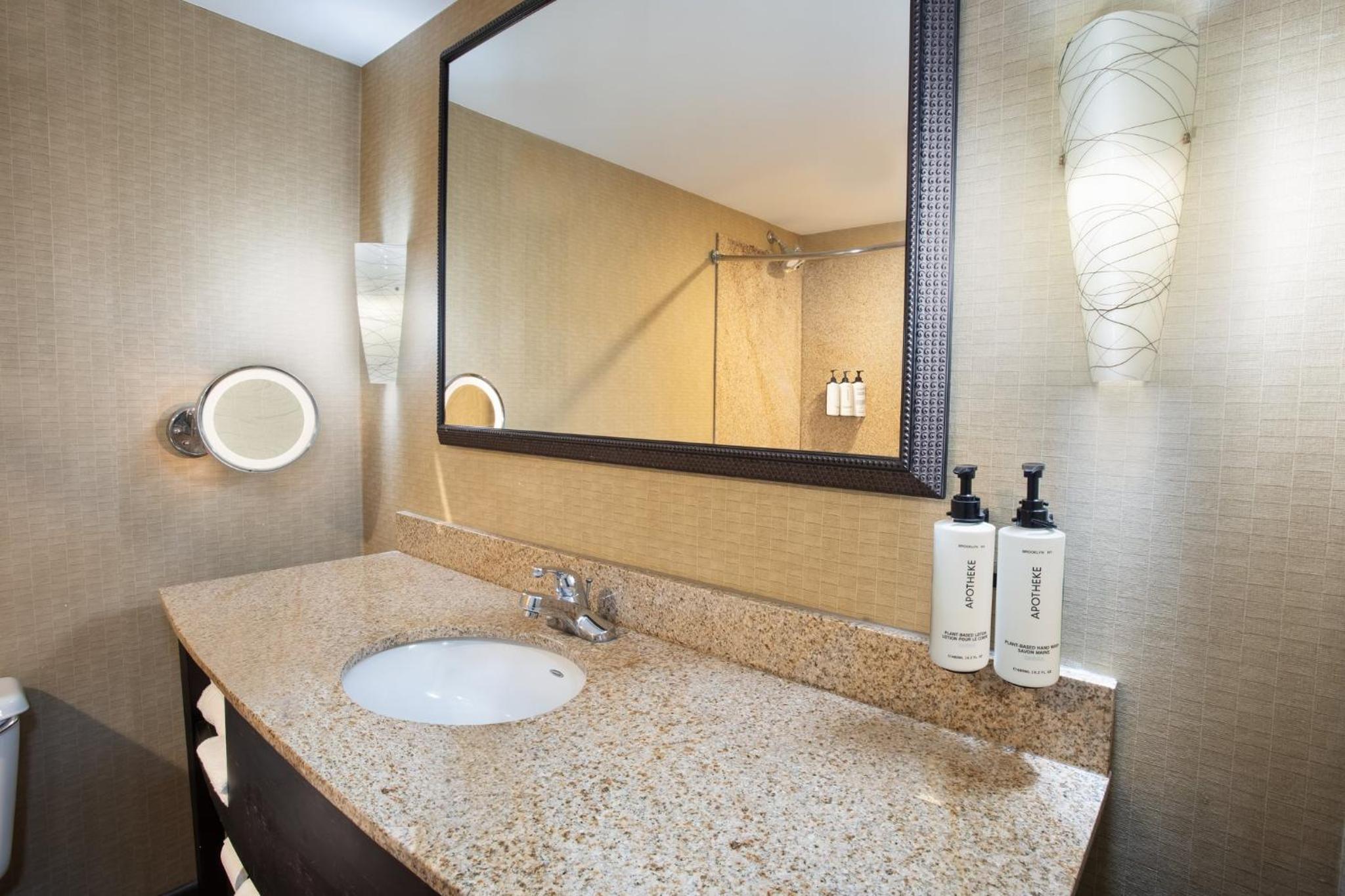 Standard King Room - Photo 4