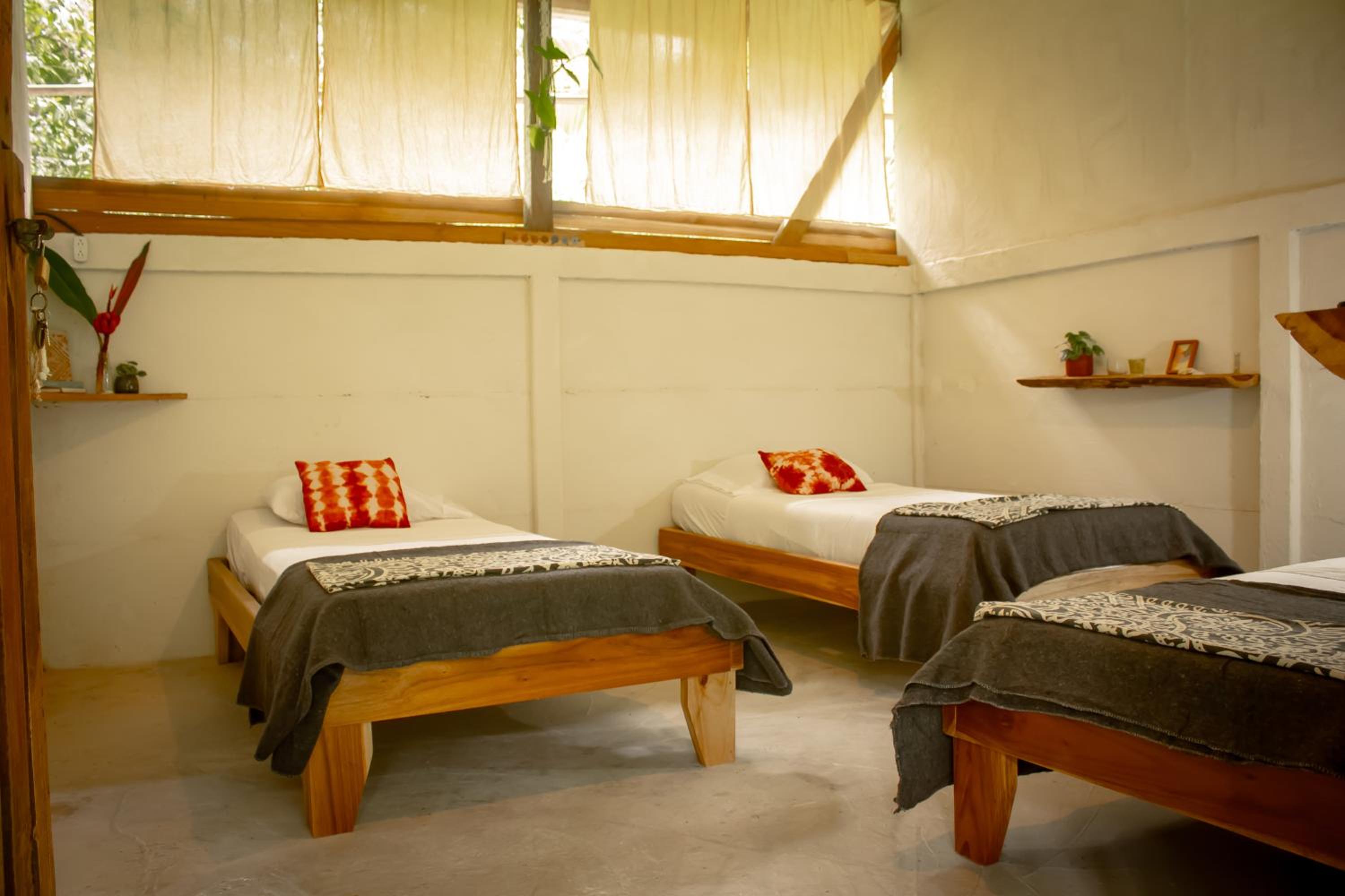 Economy Triple Room With Shared Bathroom photo 1