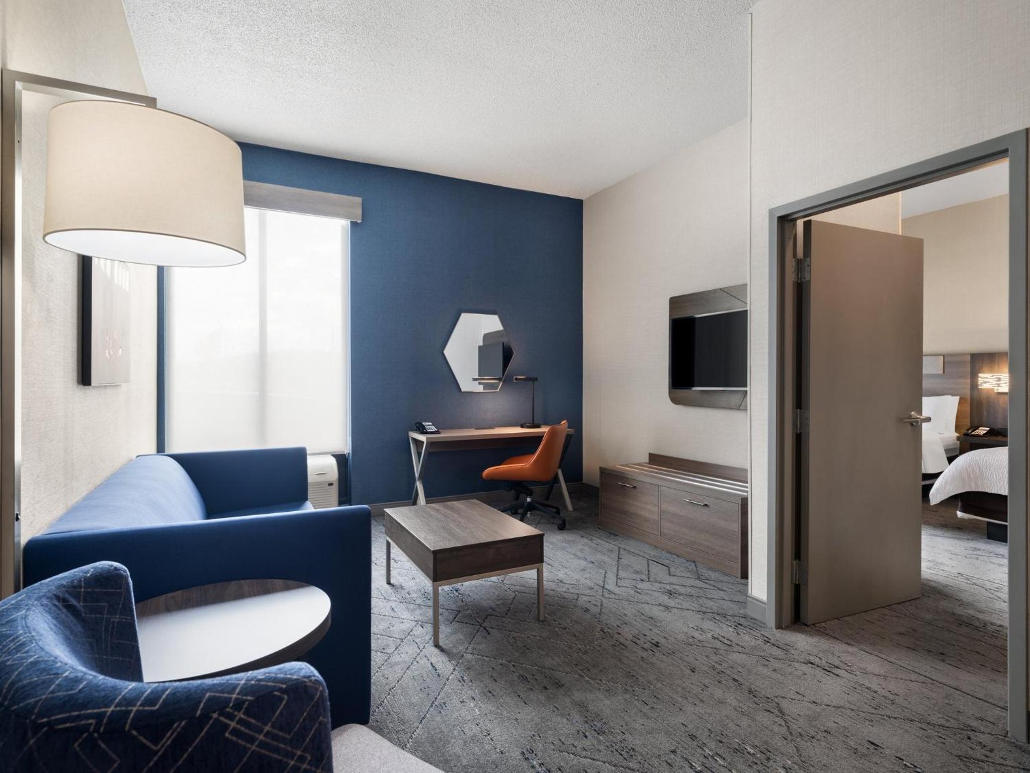One-Bedroom Queen Suite
