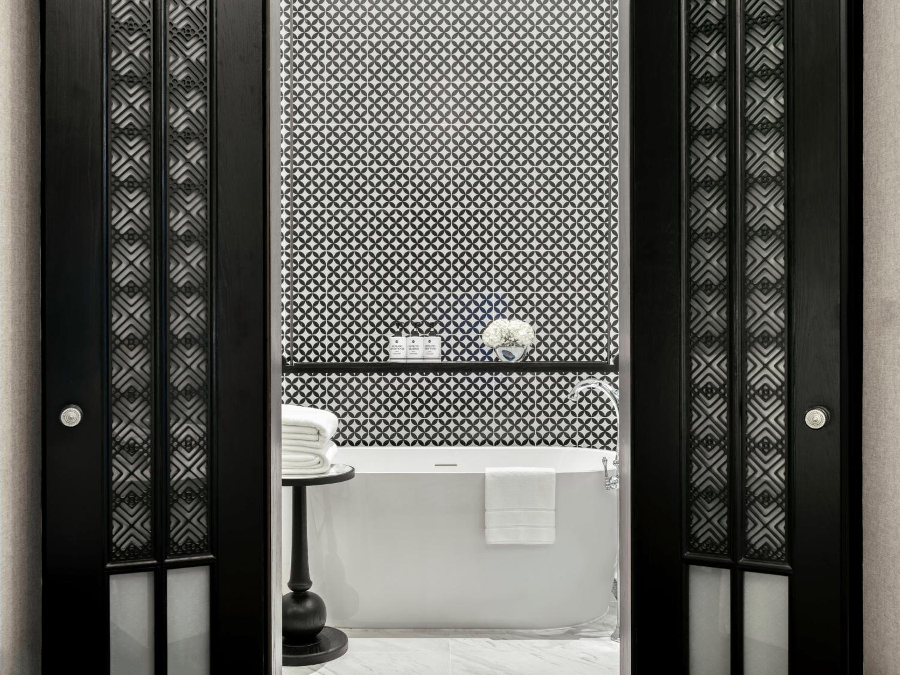 One-Bedroom Suite - Photo 2