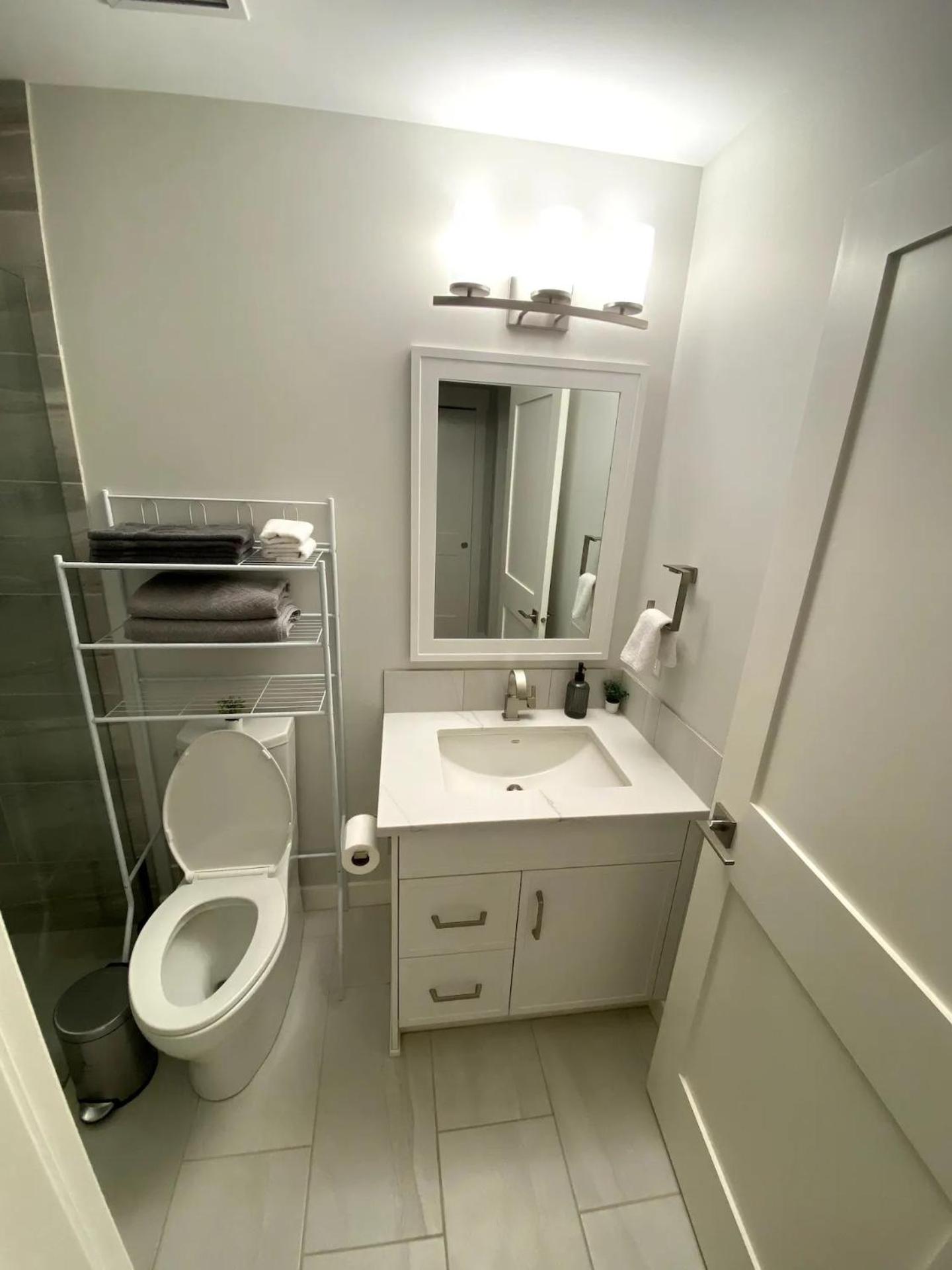 One-Bedroom Apartment photo 2