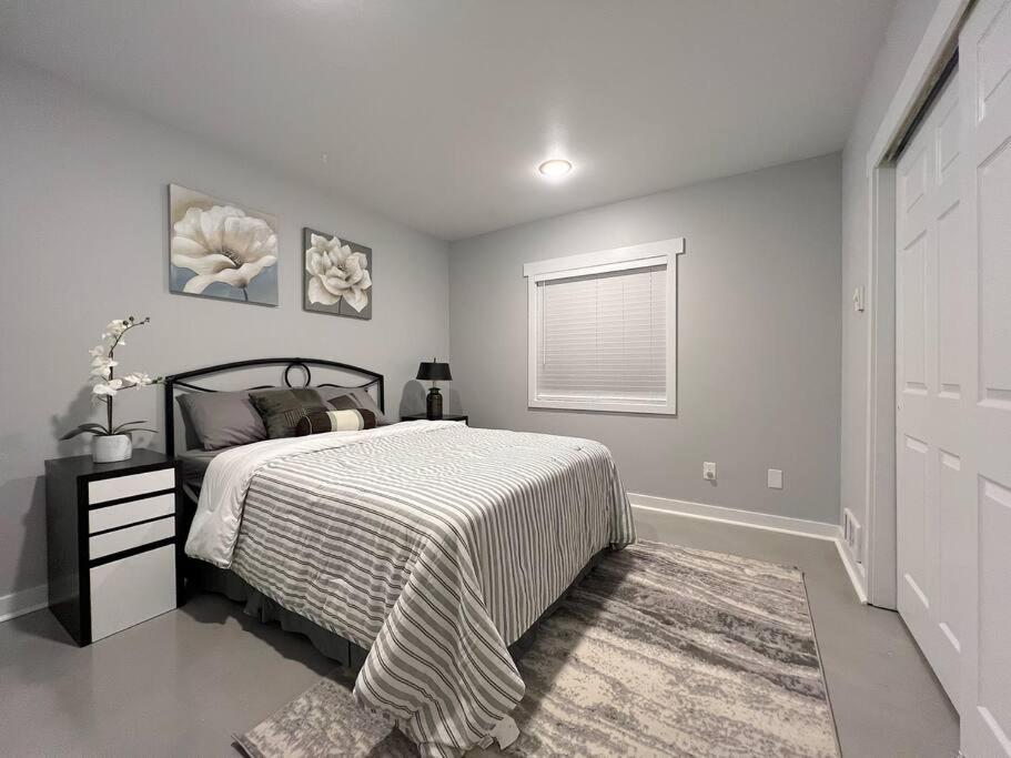 Three-Bedroom House photo 3