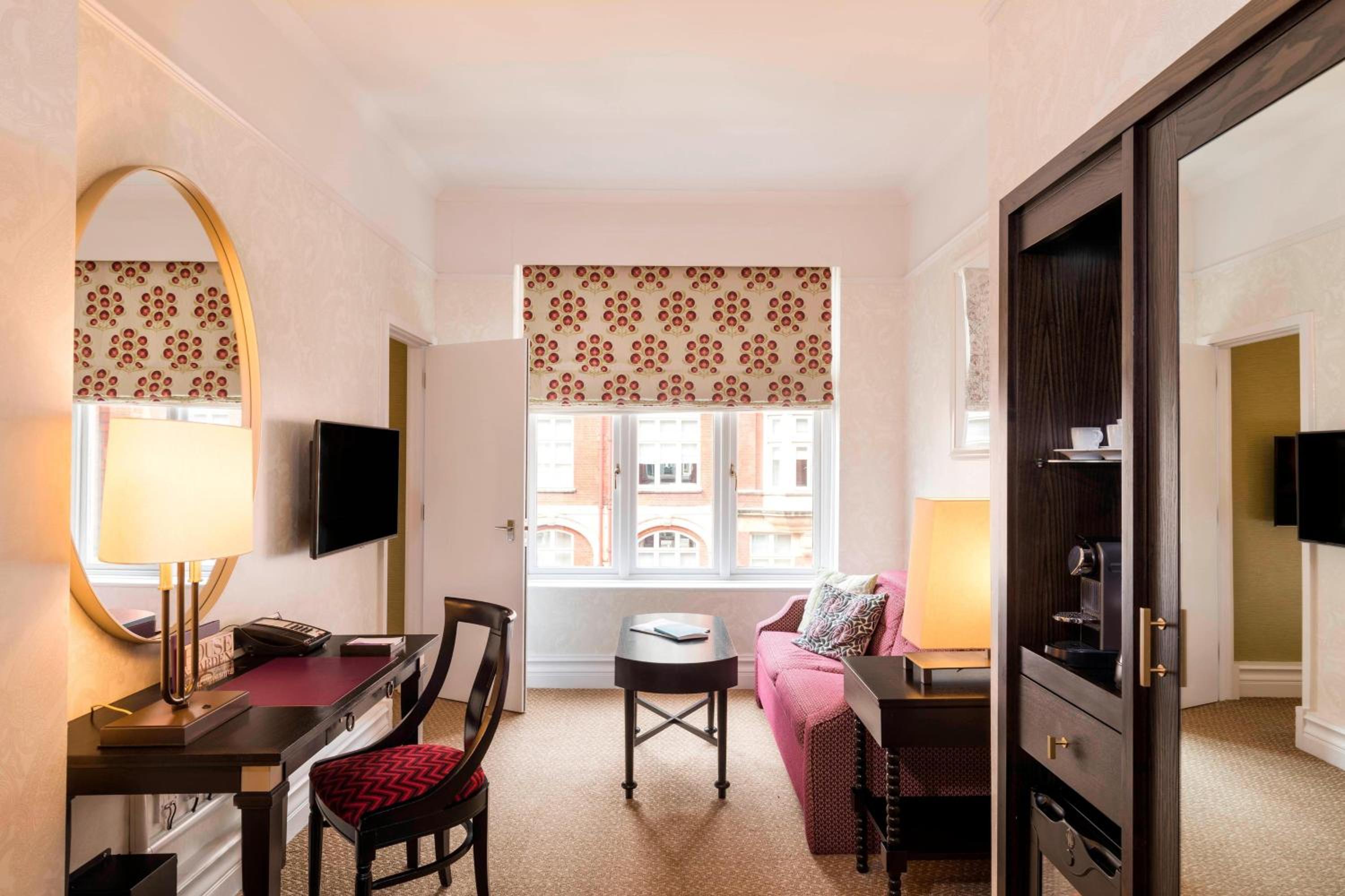 Junior Suite, 1 King, Sofa bed  photo 2