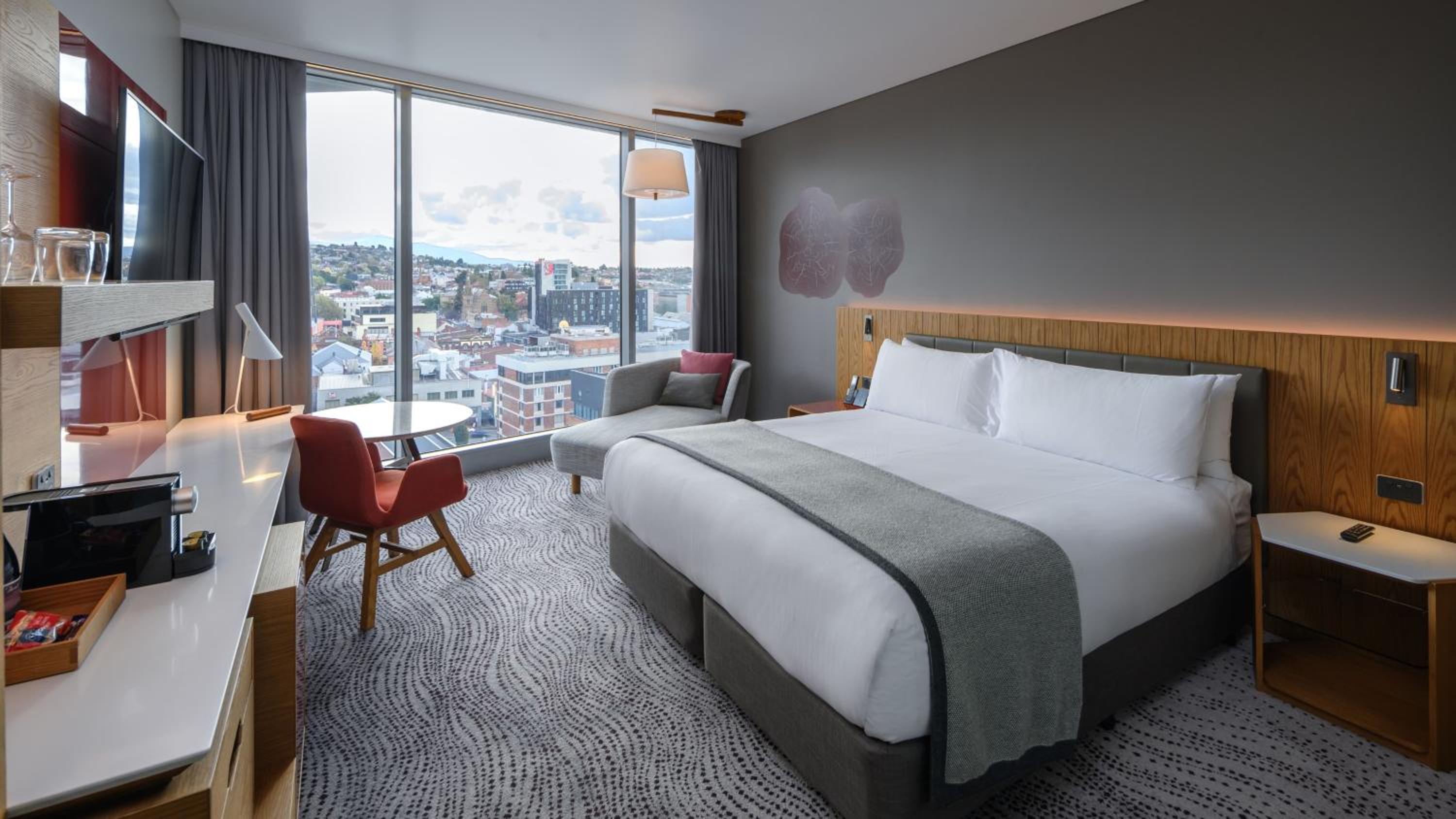 Standard King Room with Lounge Access - Photo 3
