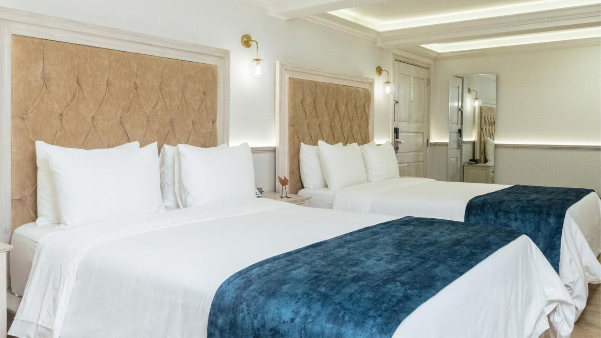 Queen Suite with Two Queen Beds - Photo 5