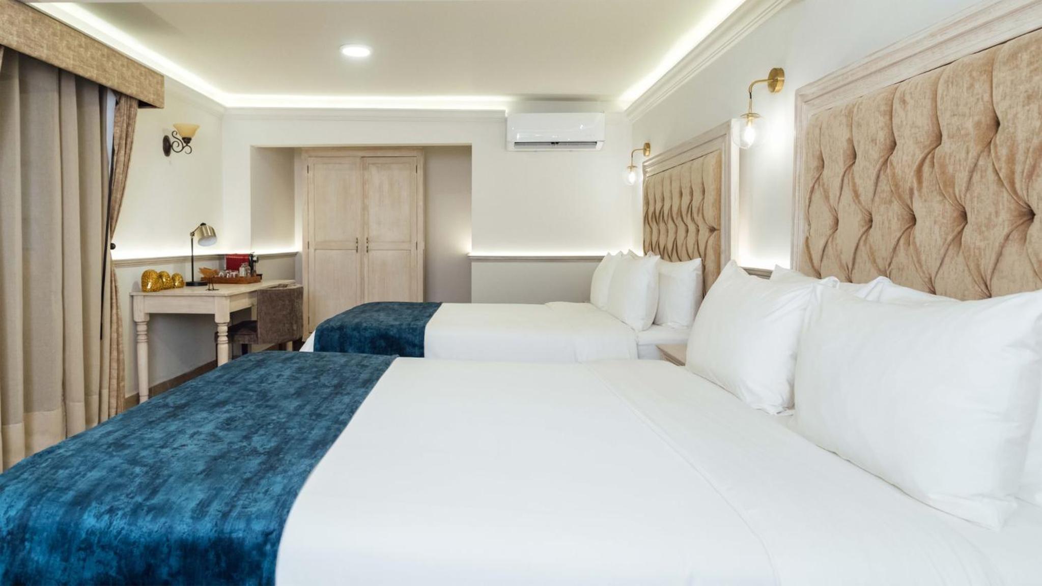 Queen Suite with Two Queen Beds - Photo 8