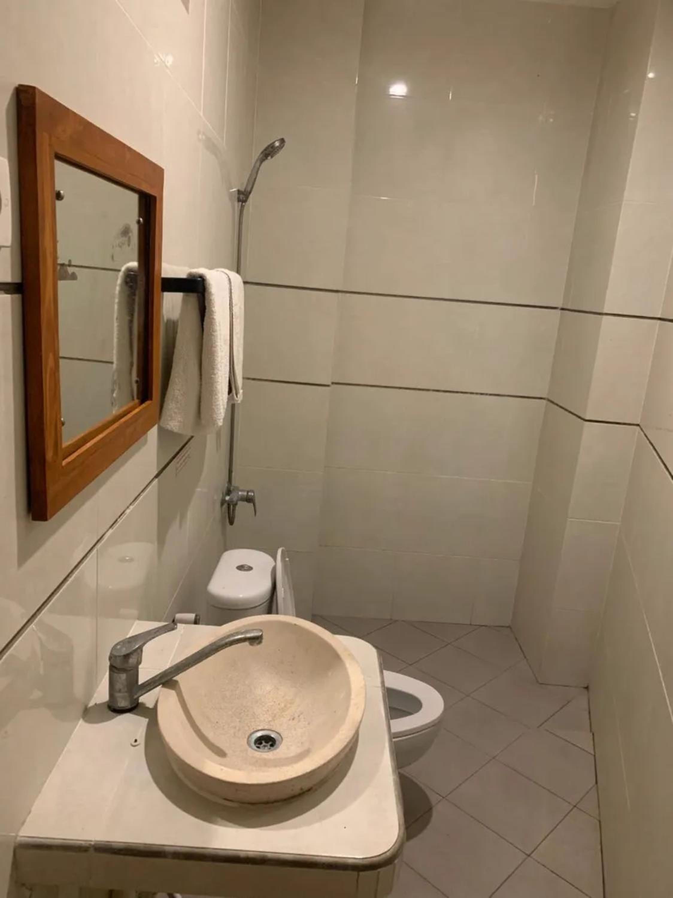 Deluxe Double Room with Balcony - Photo 8