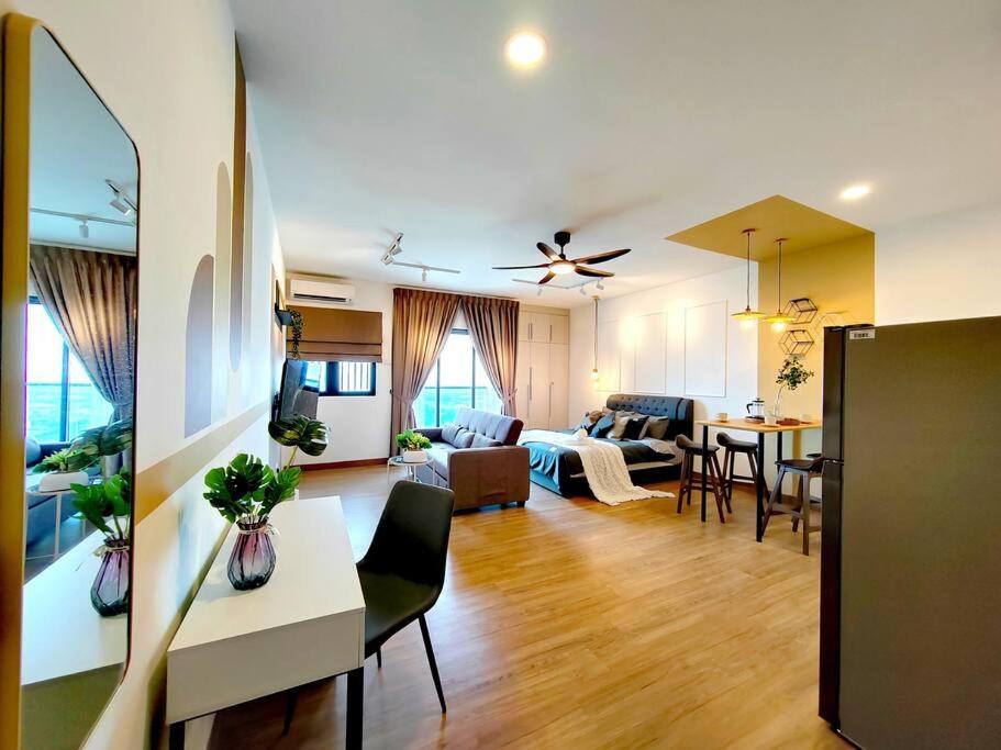 One-Bedroom Apartment photo 2