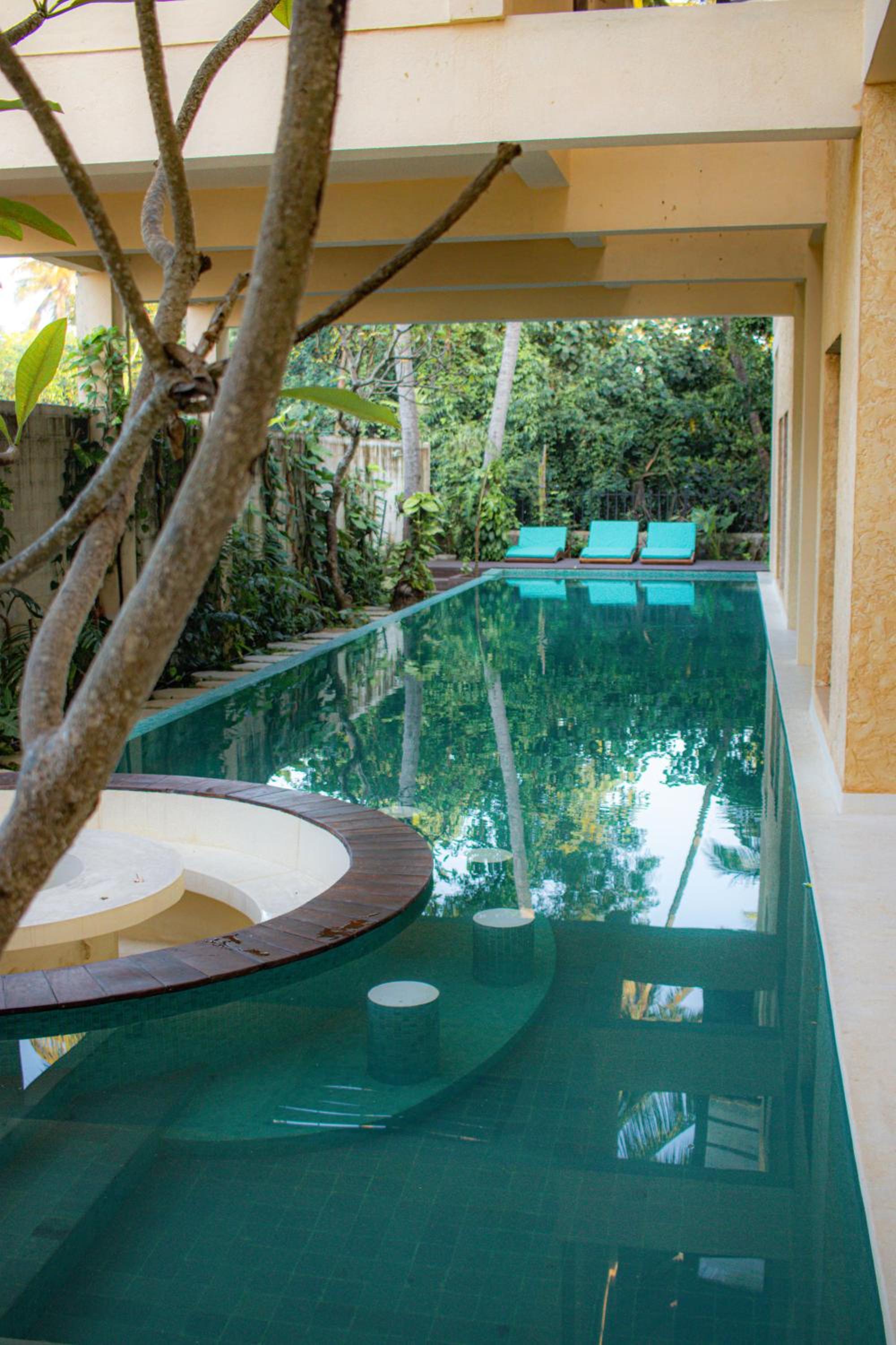 King Room with Pool View - Photo 15