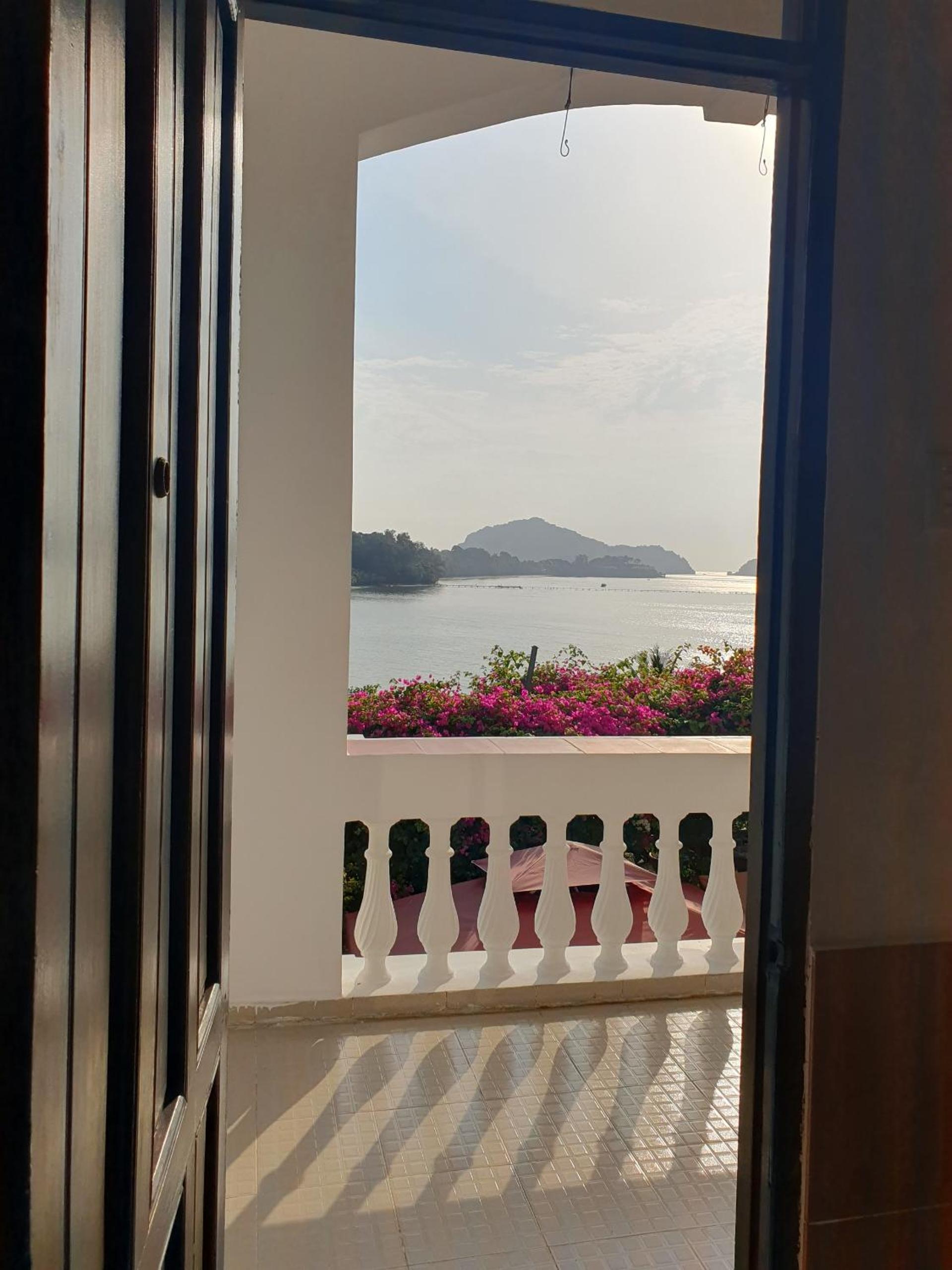 Family Room with Sea View photo 2