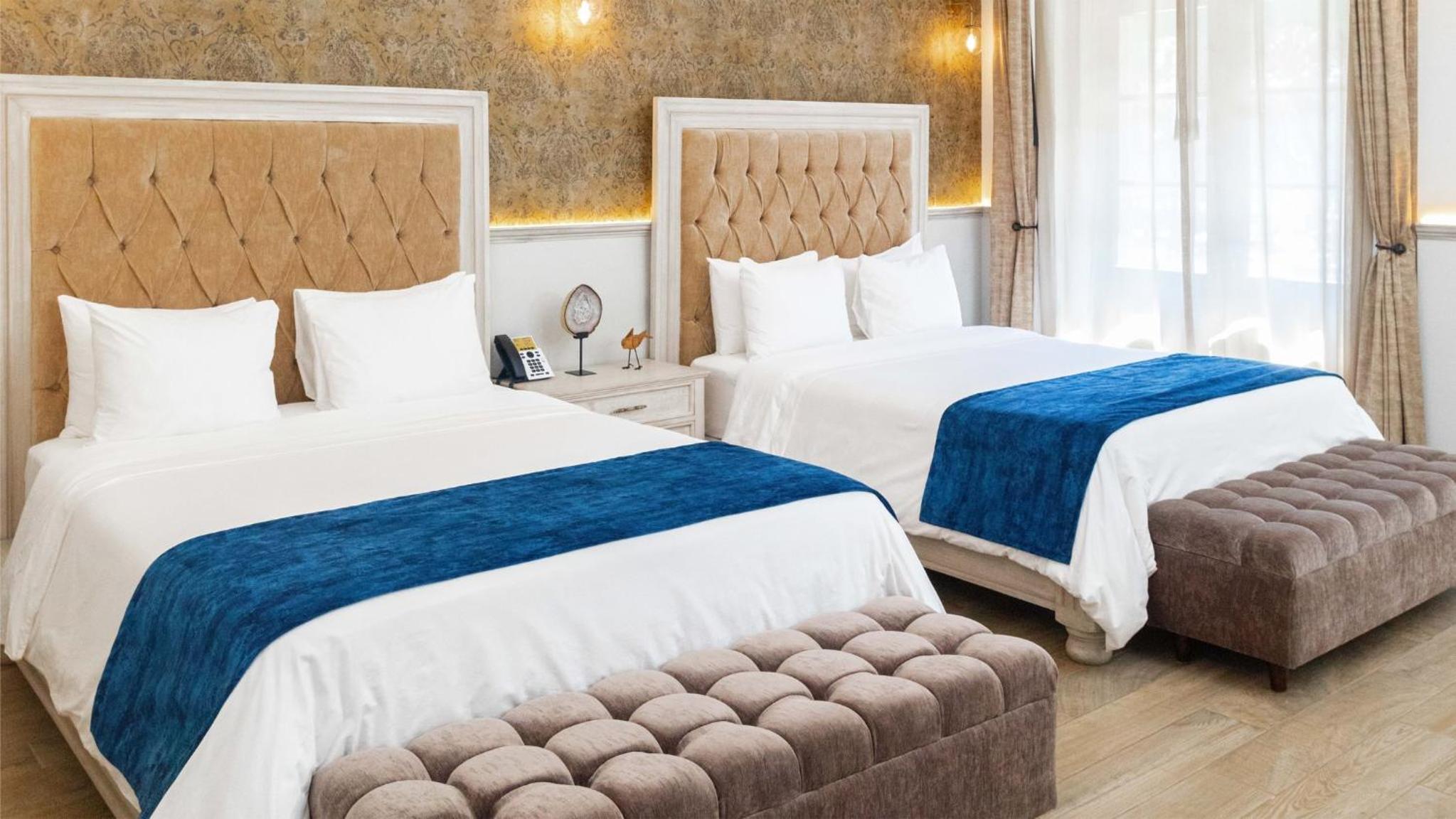 Queen Room with Two Queen Beds, Balcony and Cathedral View - Photo 7