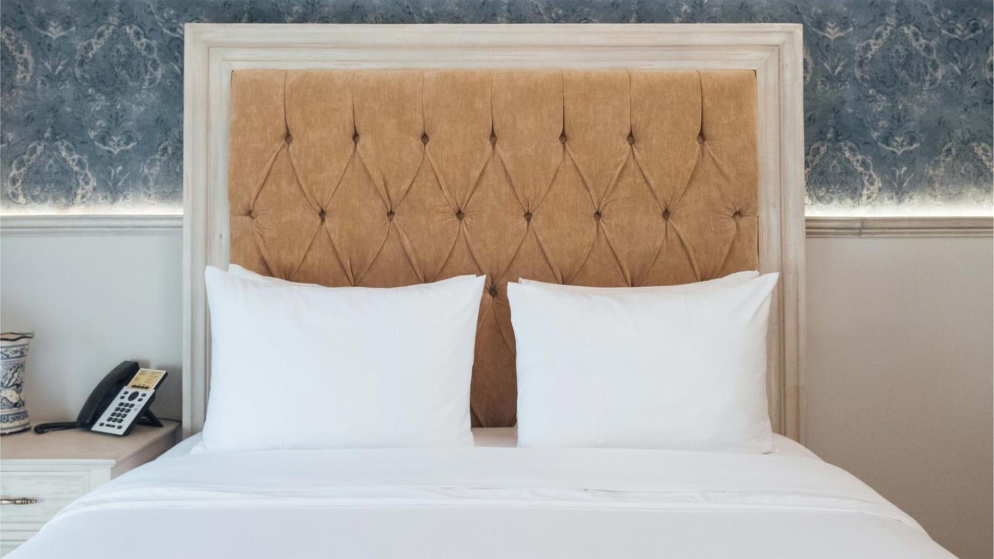 Standard Double Room - Photo 9