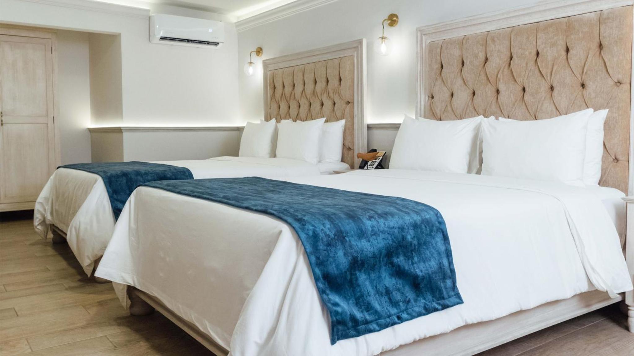 Queen Suite with Two Queen Beds - Photo 4