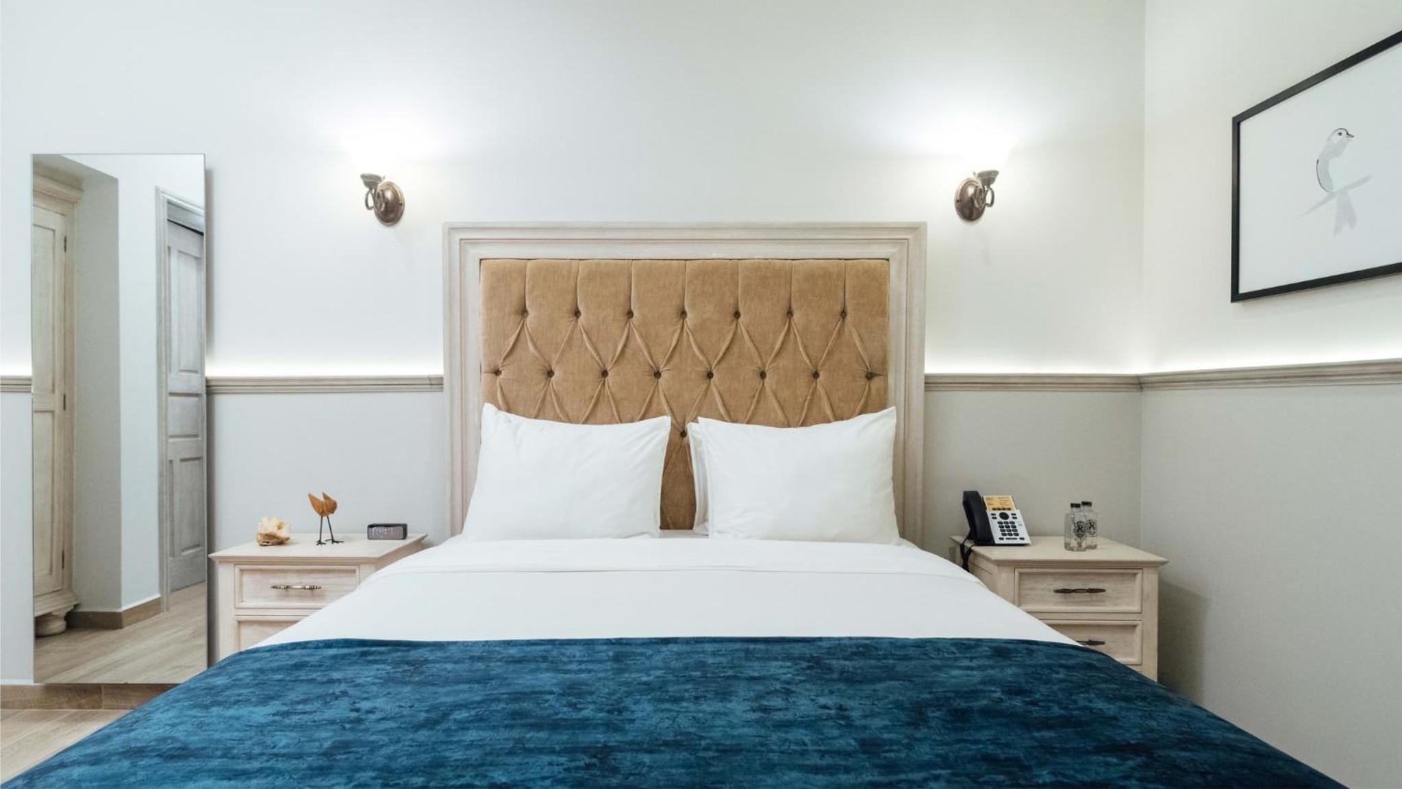 Premium Queen Room - Photo 6