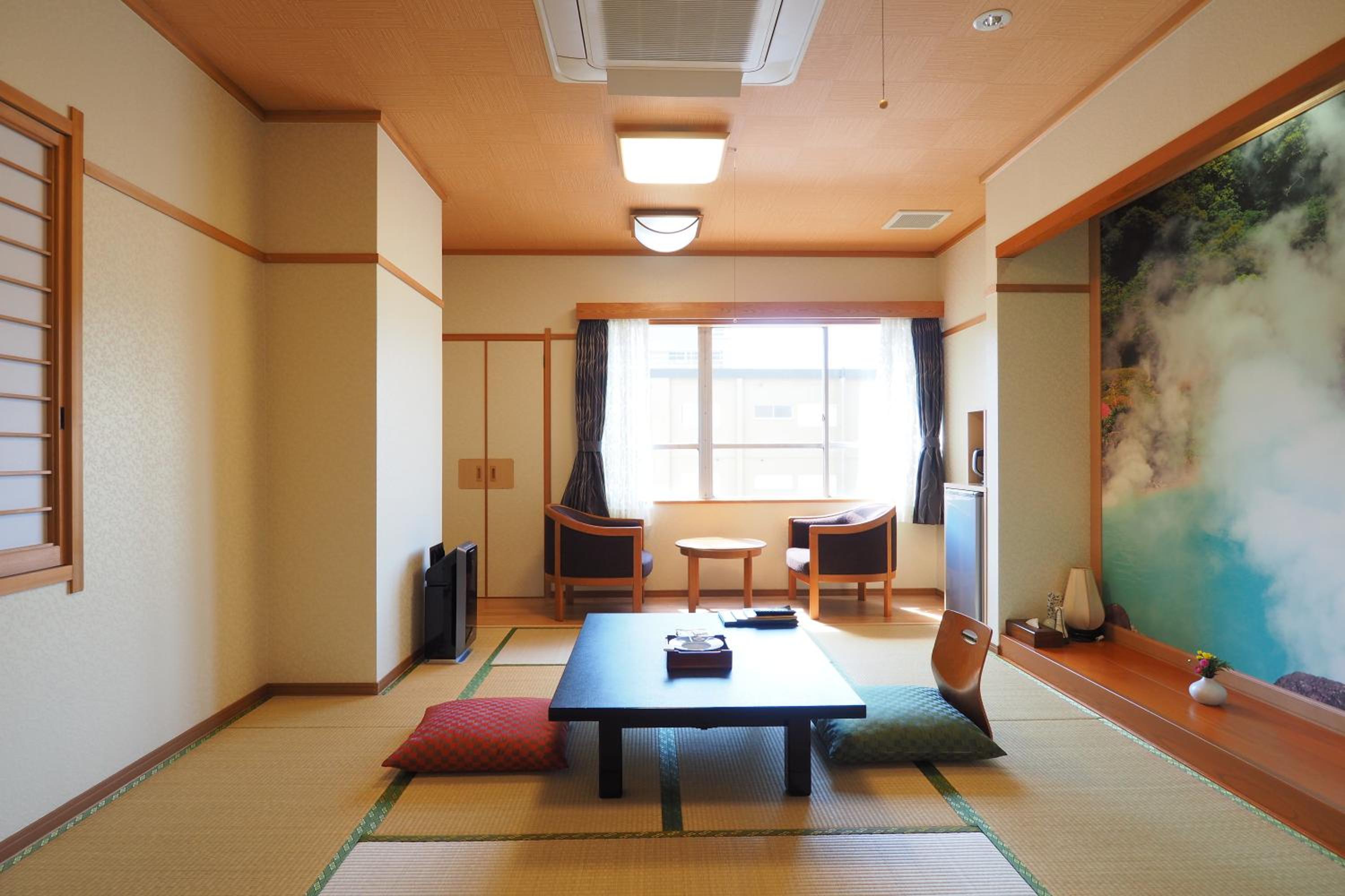 Japanese-Style Room with City View and Shared Bathroom