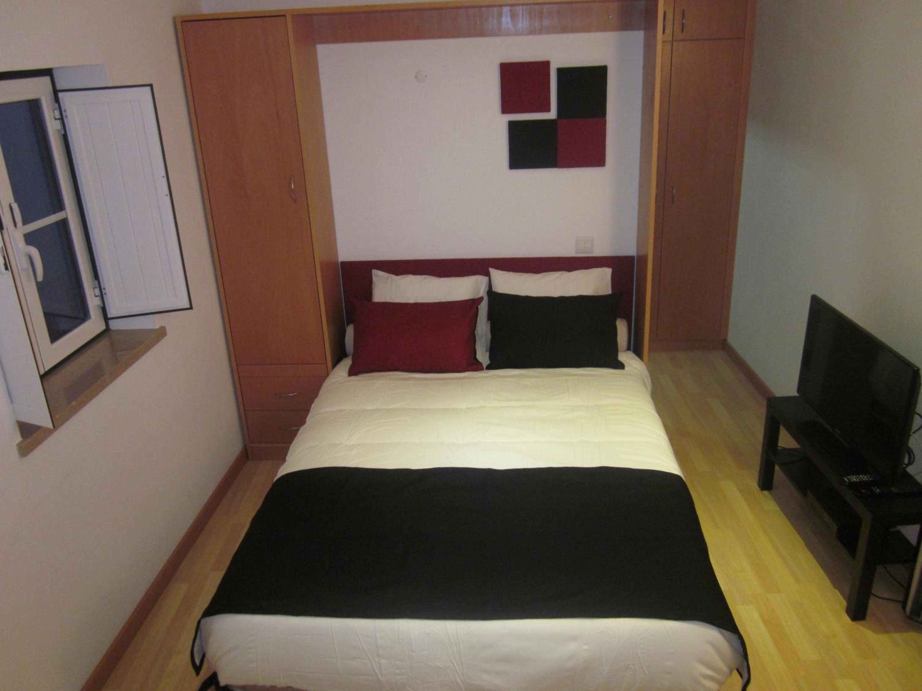 One-Bedroom House - Photo 7