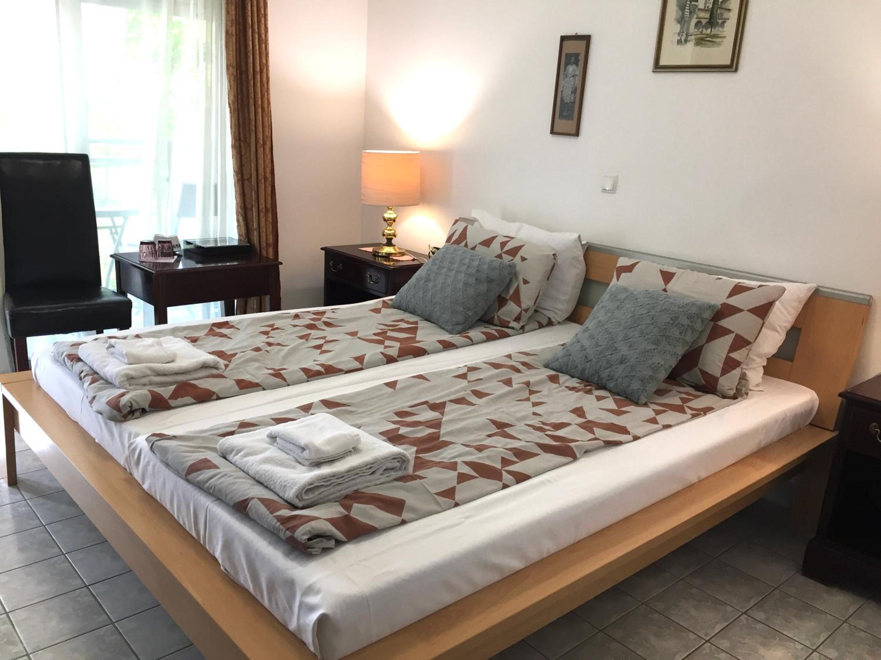 Double Room with Balcony - Photo 6