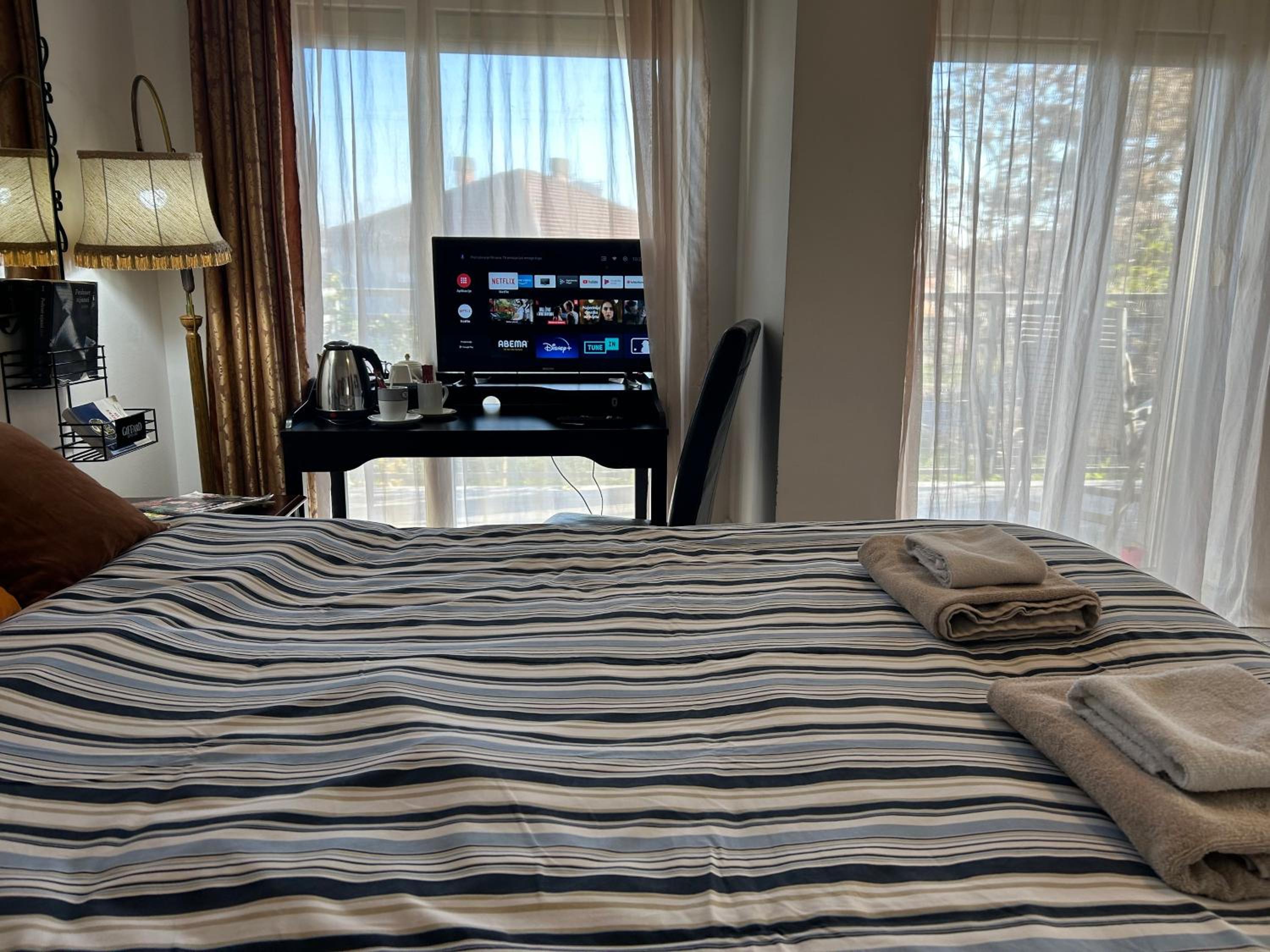 Family Room with Balcony - Photo 4