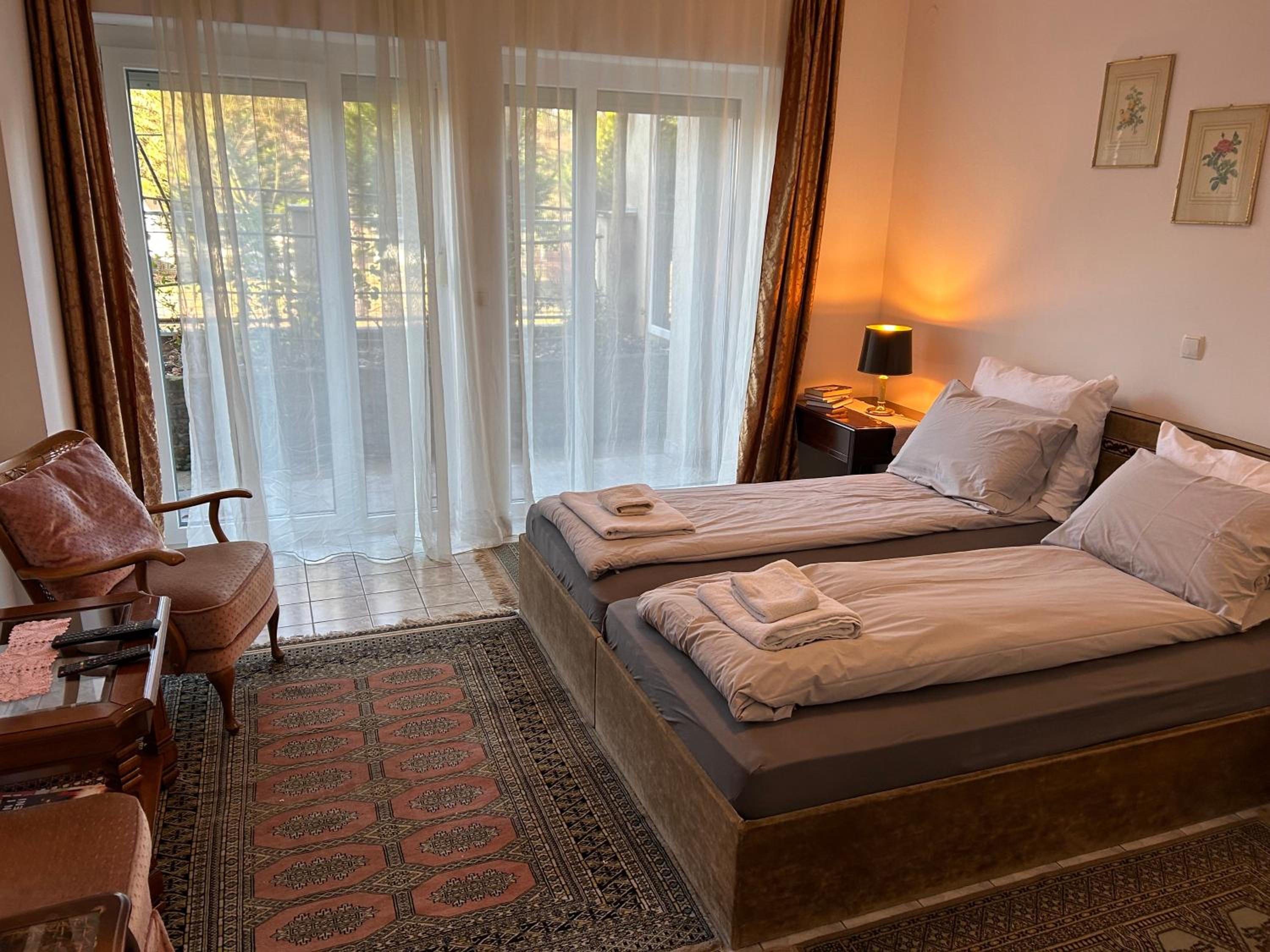 Double Room - Photo 5