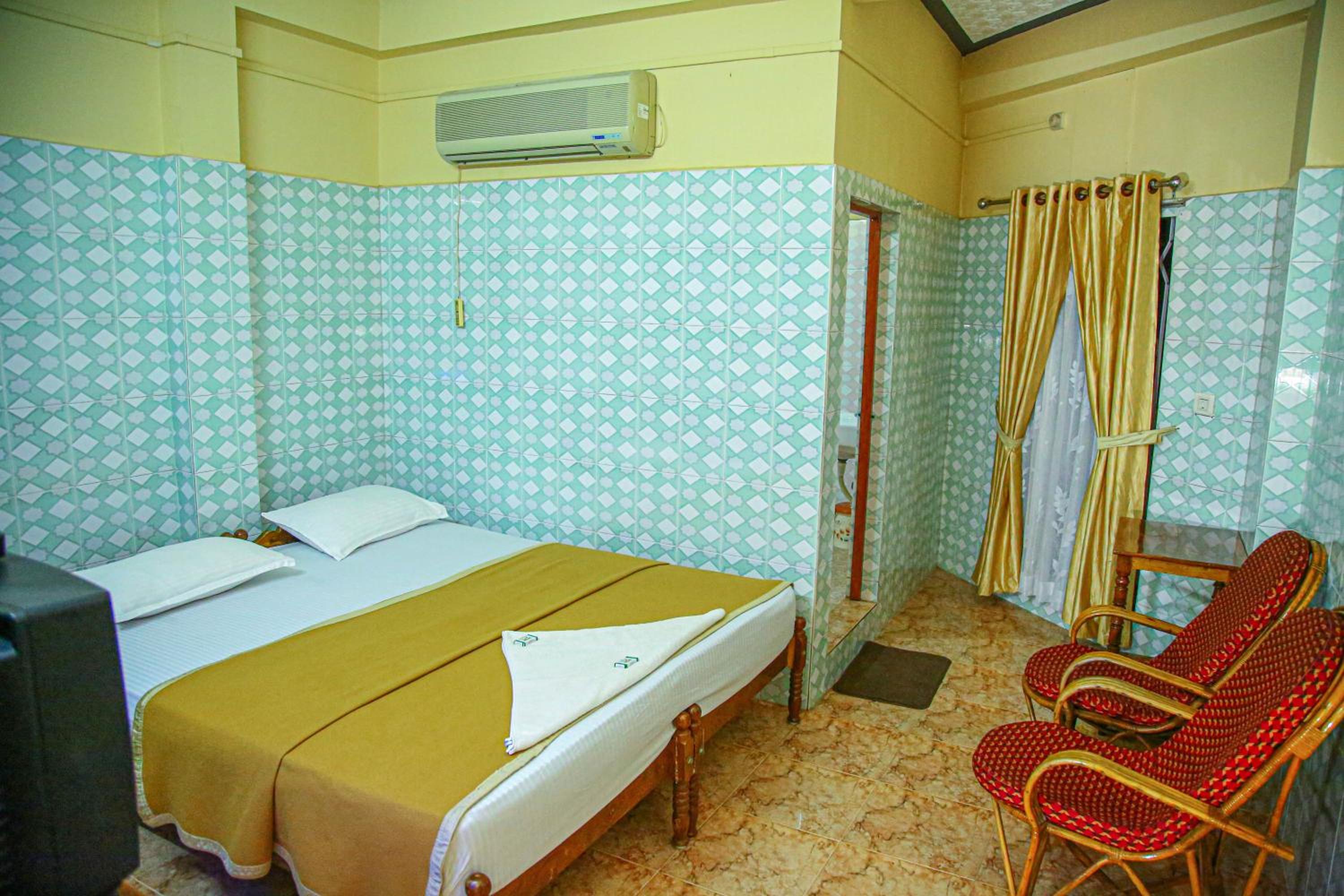 Deluxe Room - AC - Photo 2
