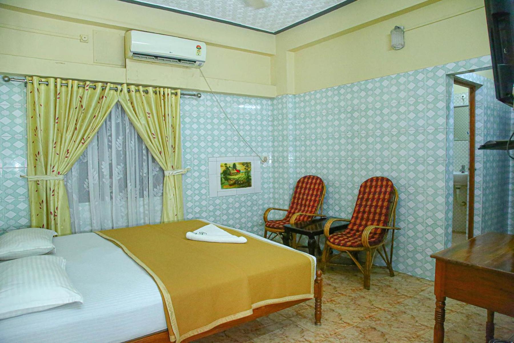 Deluxe Room - AC - Photo 8