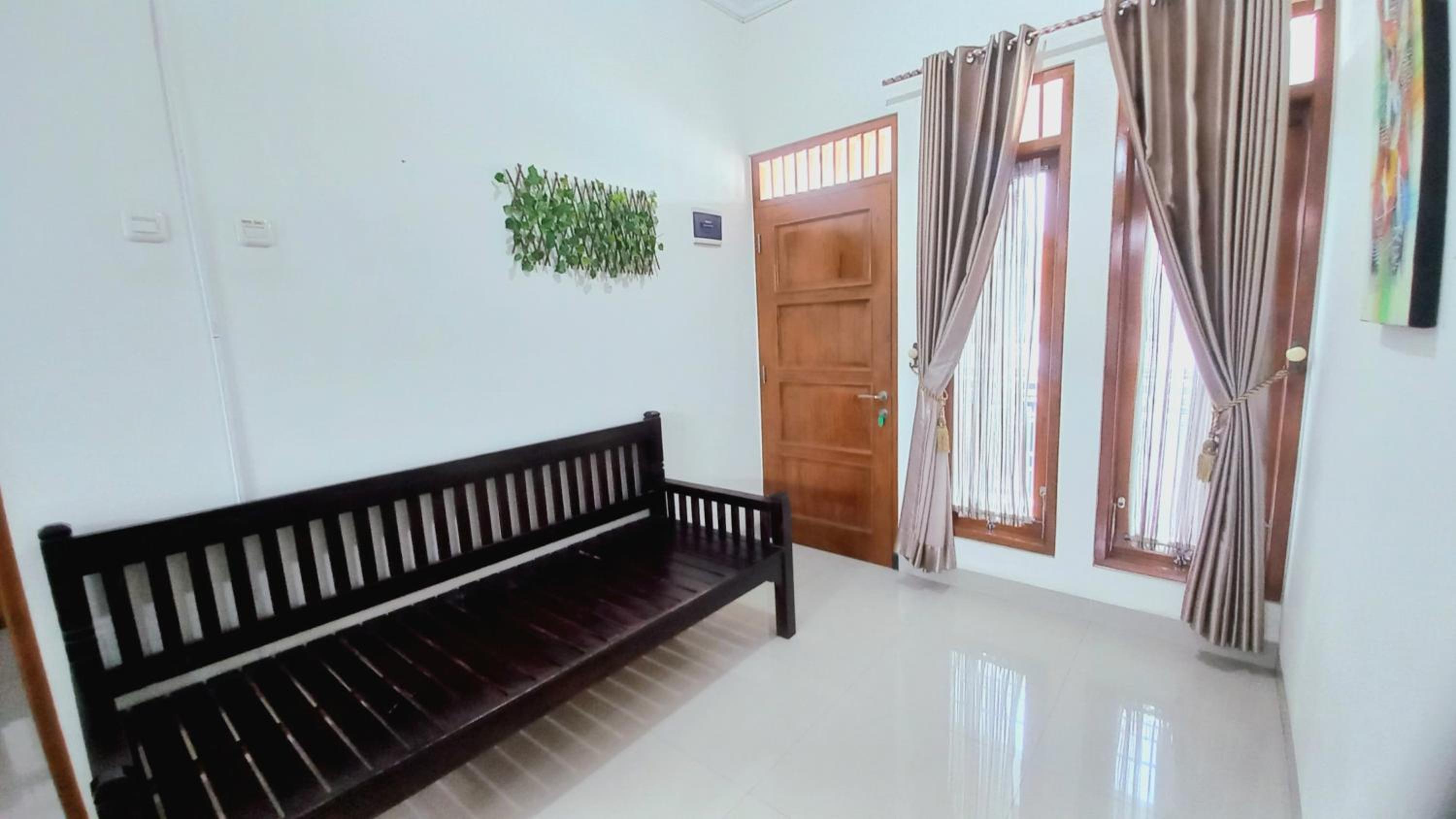 Six-Bedroom House - Photo 14