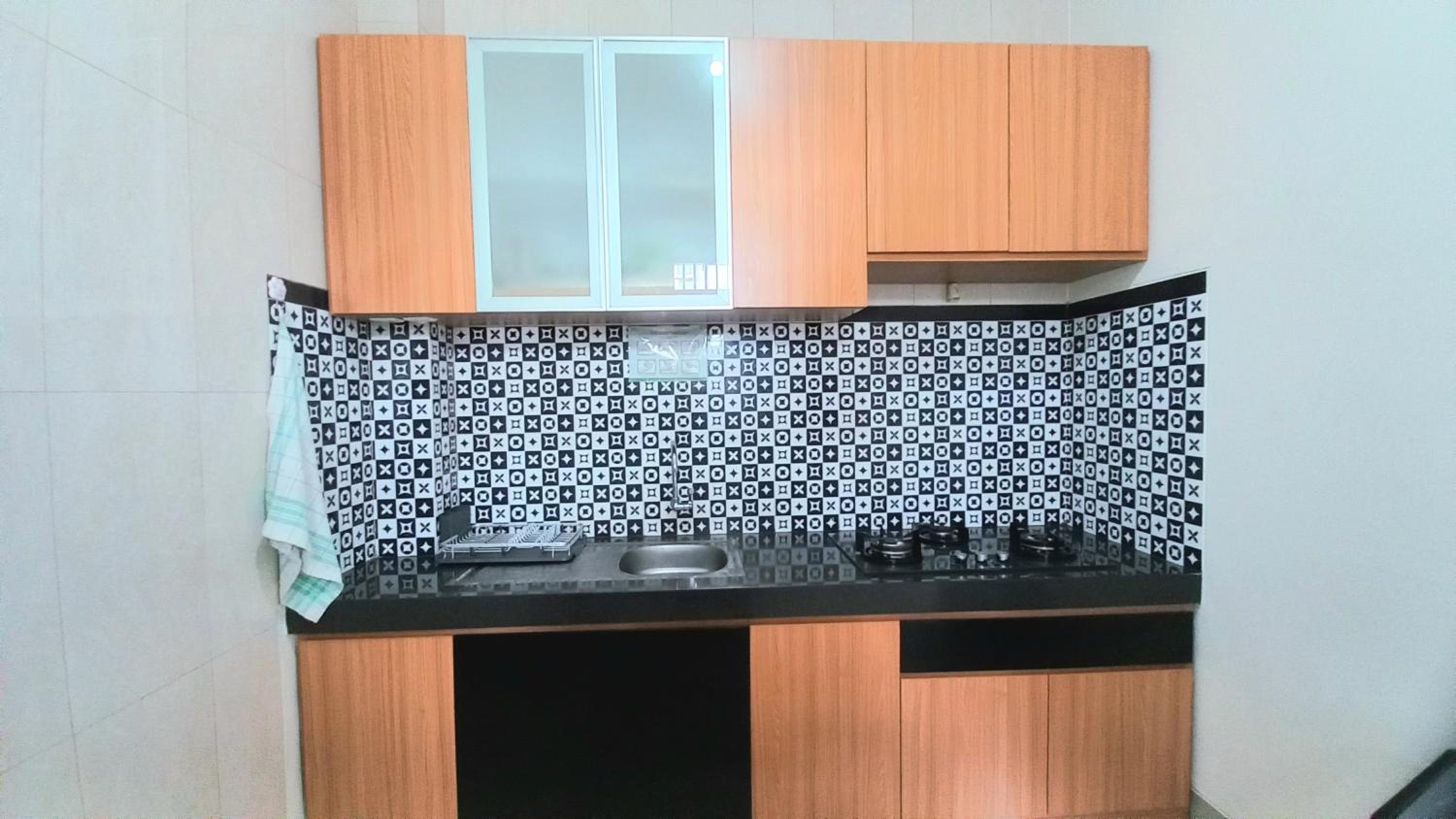 Six-Bedroom House - Photo 21