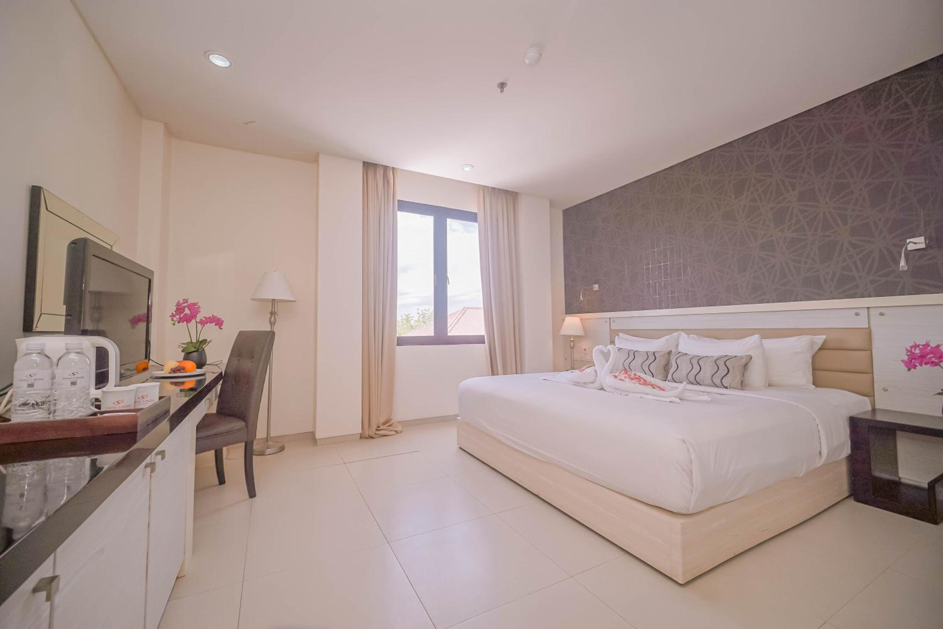 Suite with Free Airport Transfer - Photo 1