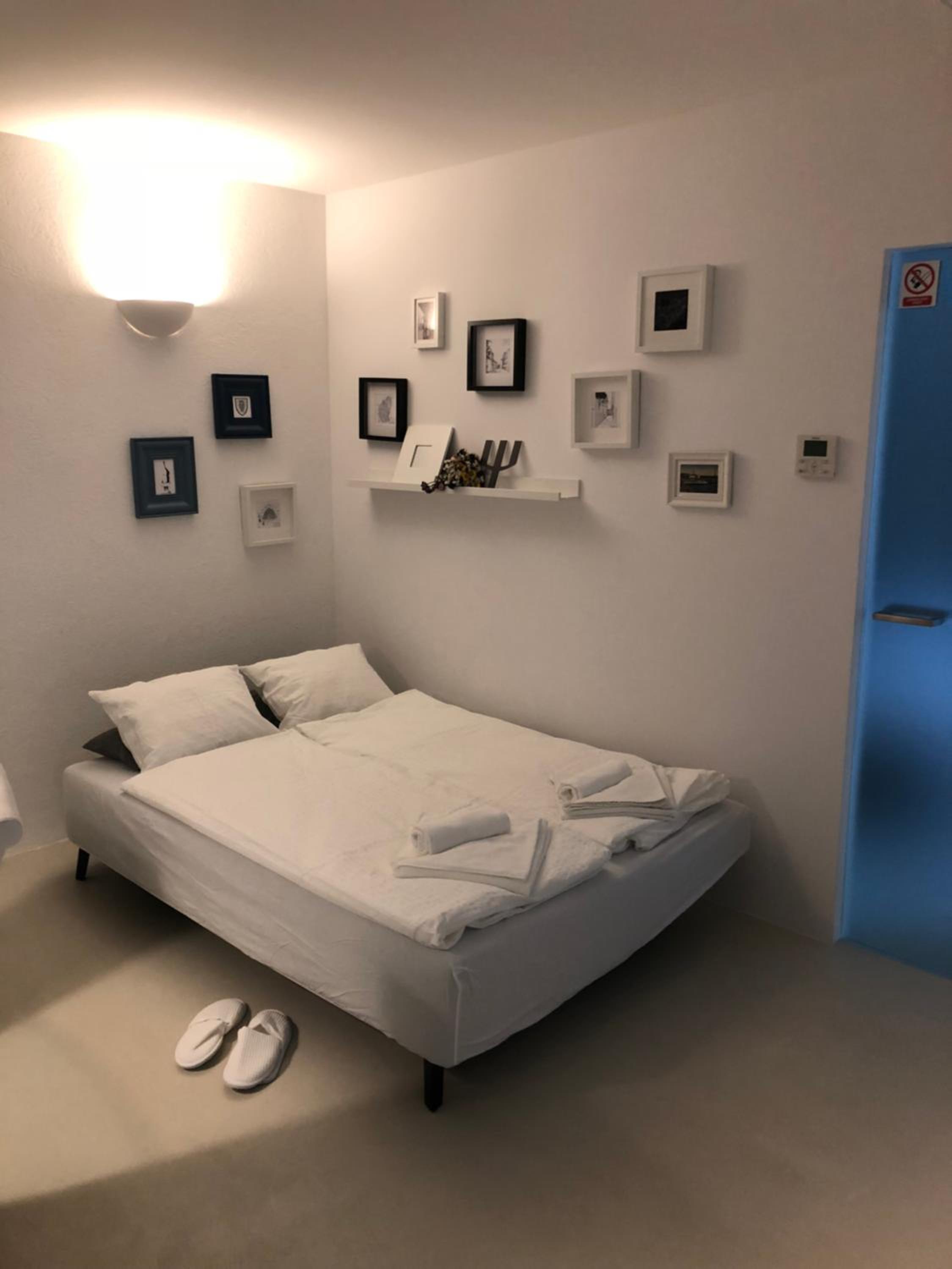 One-Bedroom Apartment photo 3