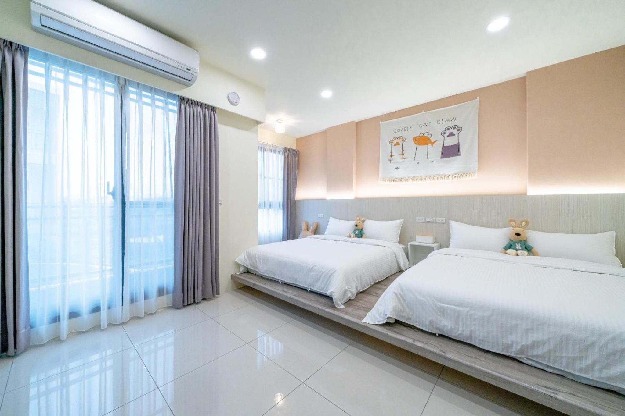 Quadruple Room with Private Bathroom photo 1