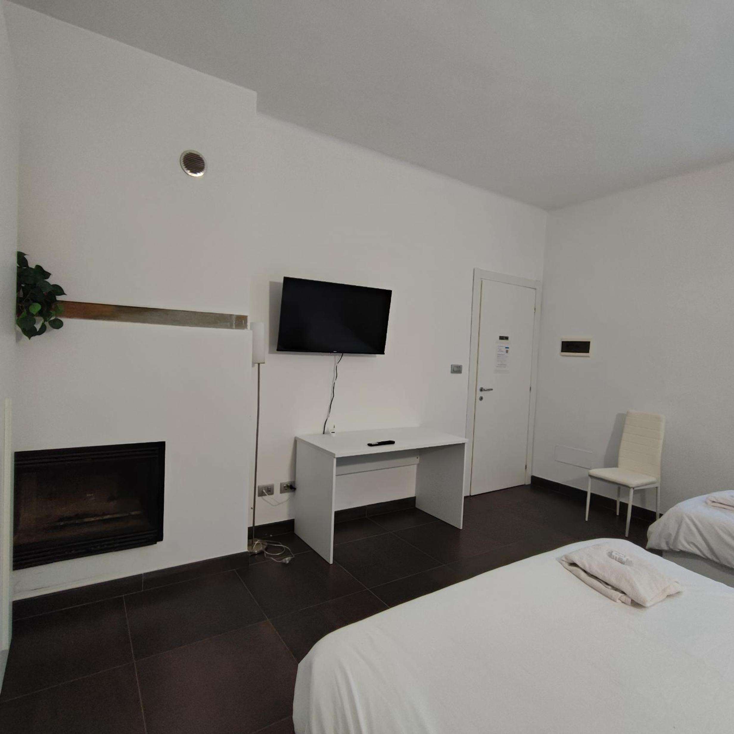 Triple Room with Private External Bathroom photo 1