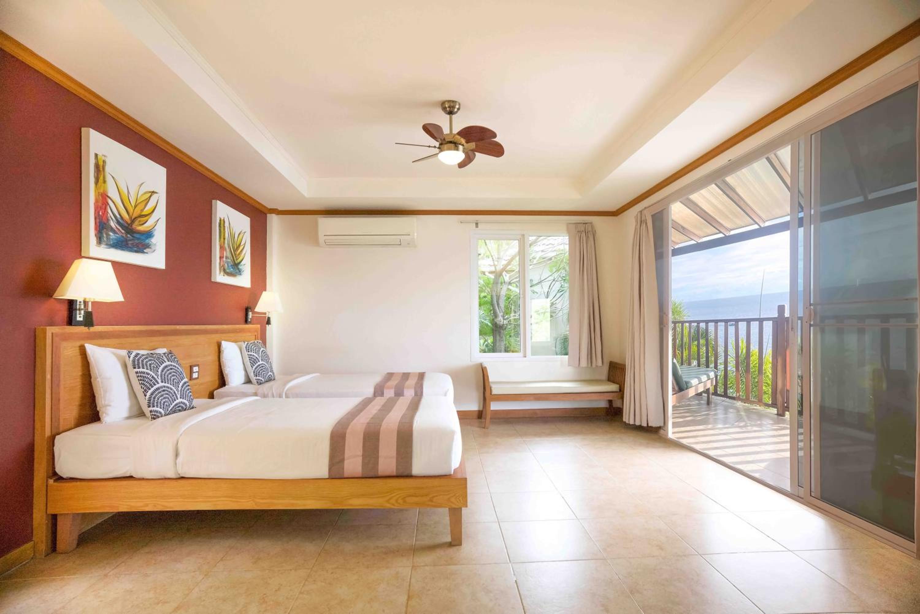 Quadruple Room with Sea View - Photo 1