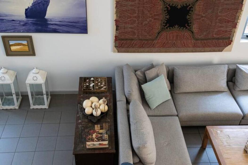 Three-Bedroom House photo 3