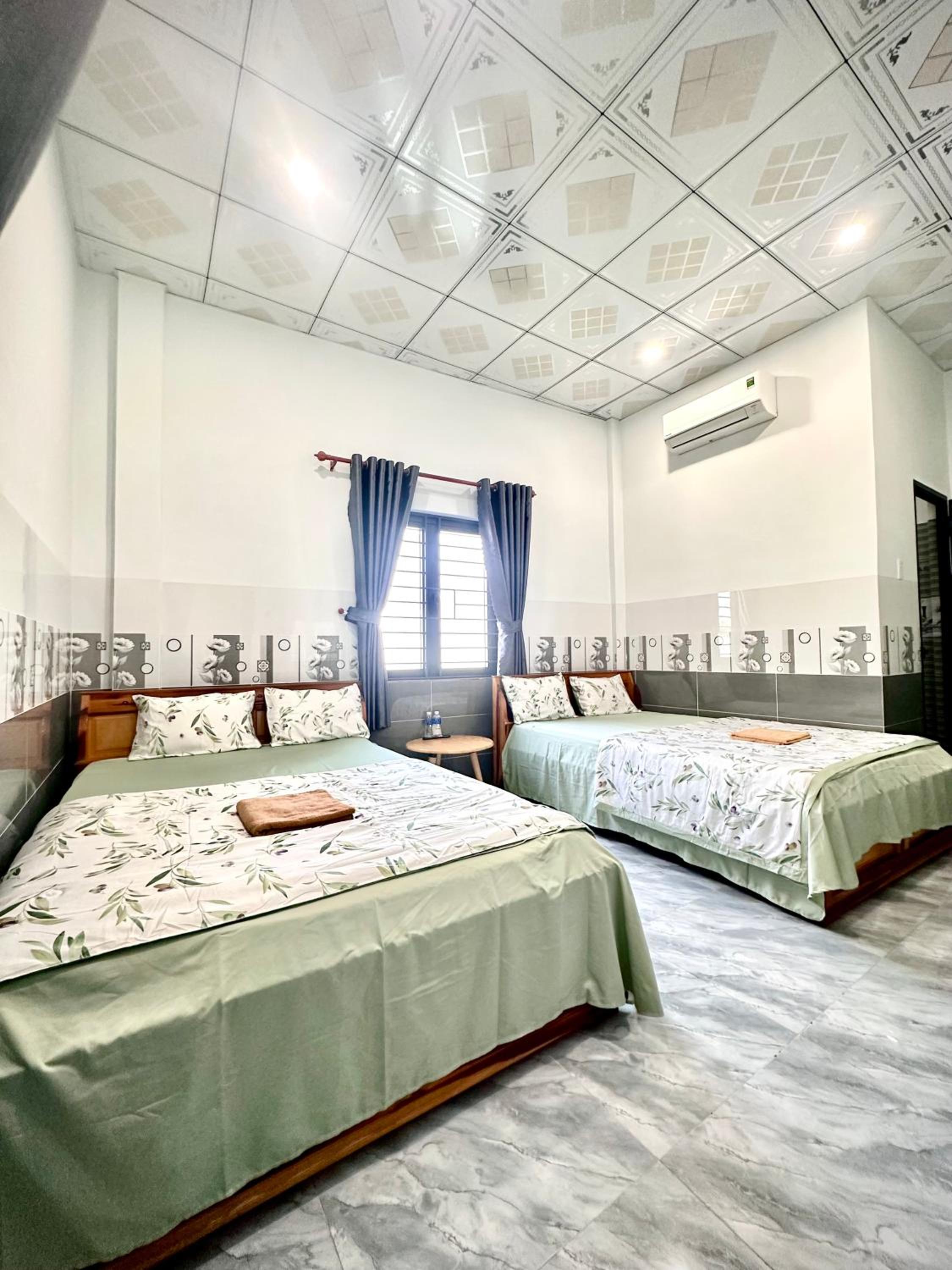 King Room with Two King Beds photo 1