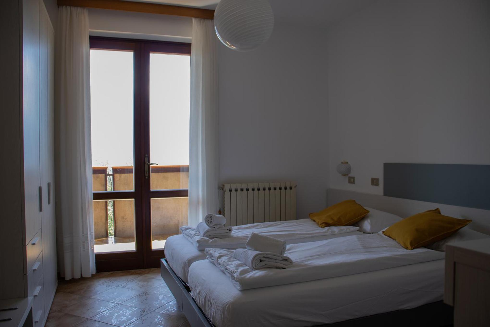 Two-Bedroom Apartment with Lake View photo 2