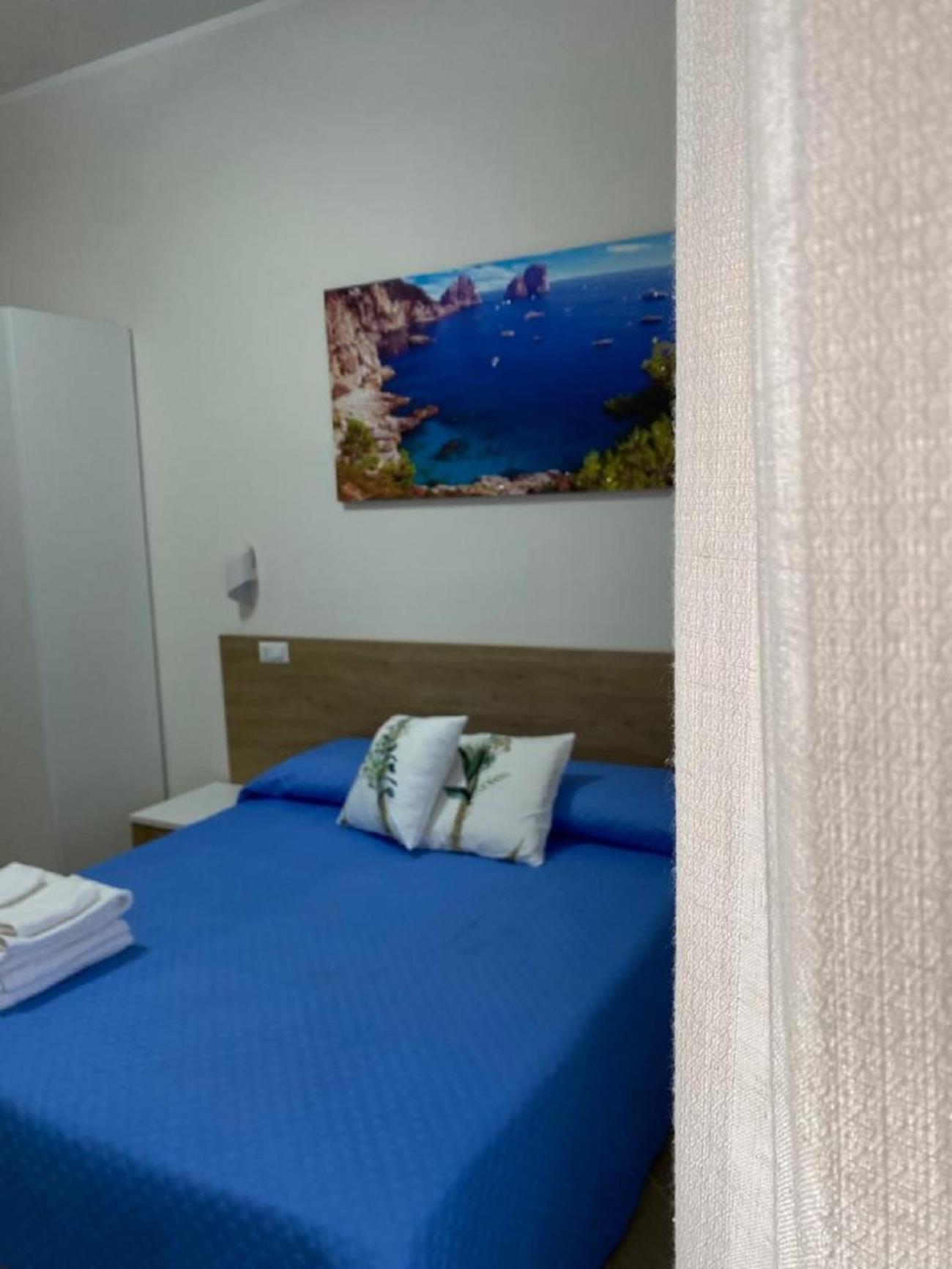 Quadruple Room with Private Bathroom - Photo 10