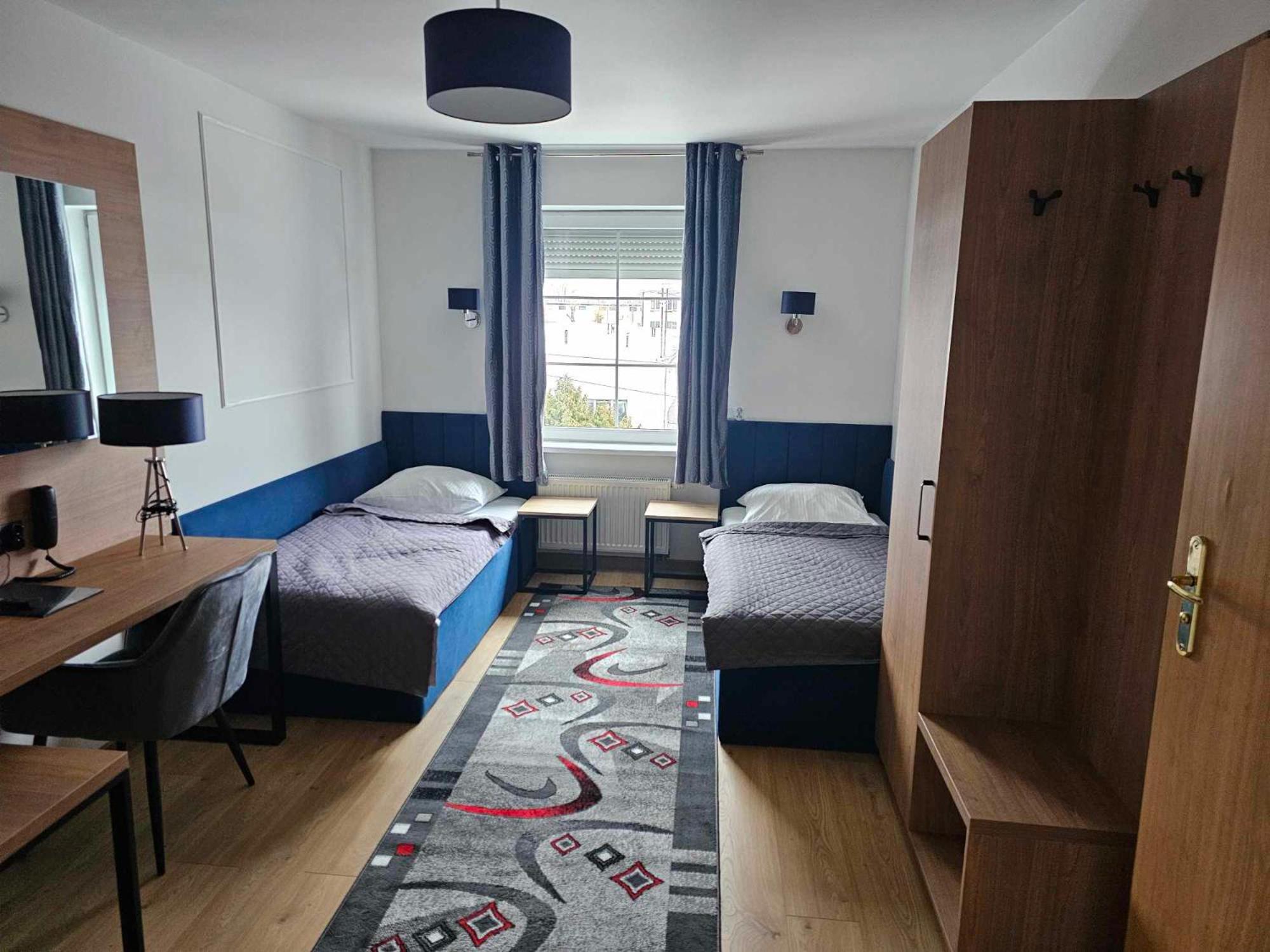 Twin Room - Photo 3