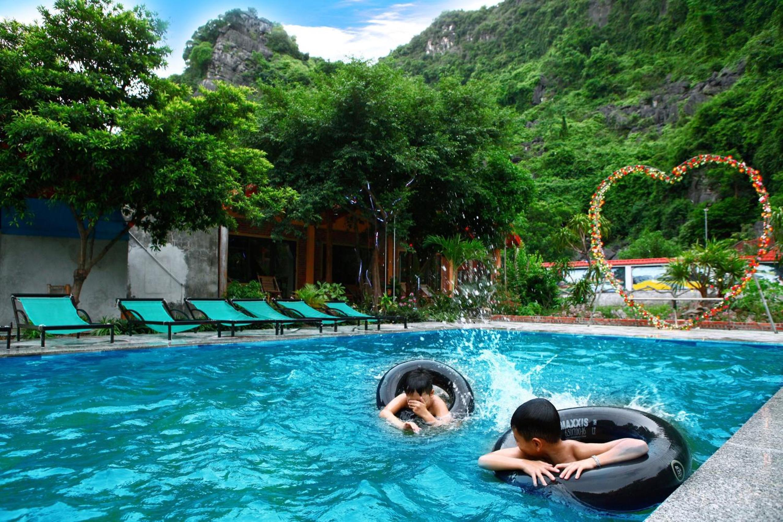 Double or Twin Room with Mountain View photo 3
