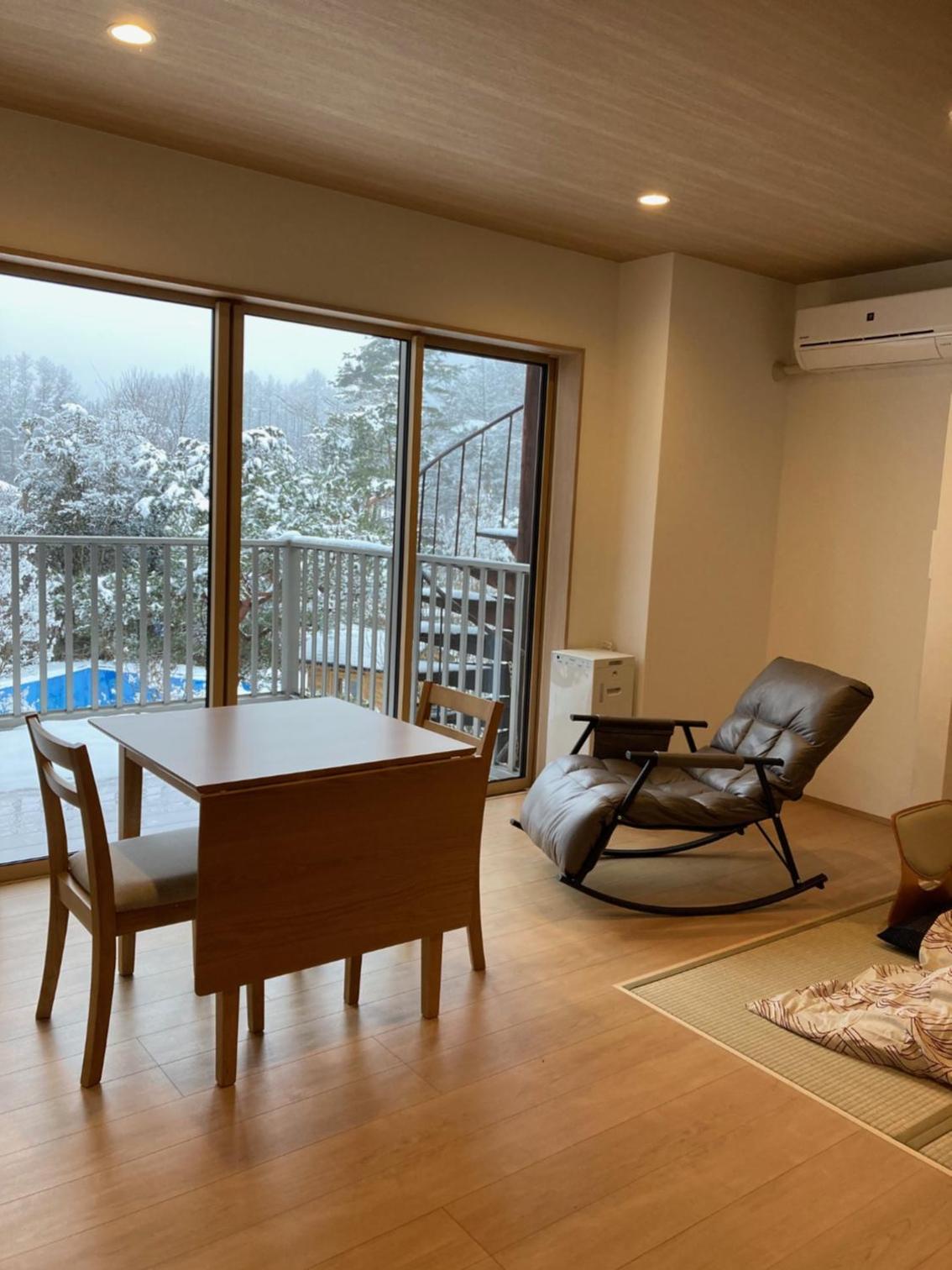 Apartment with Mountain View