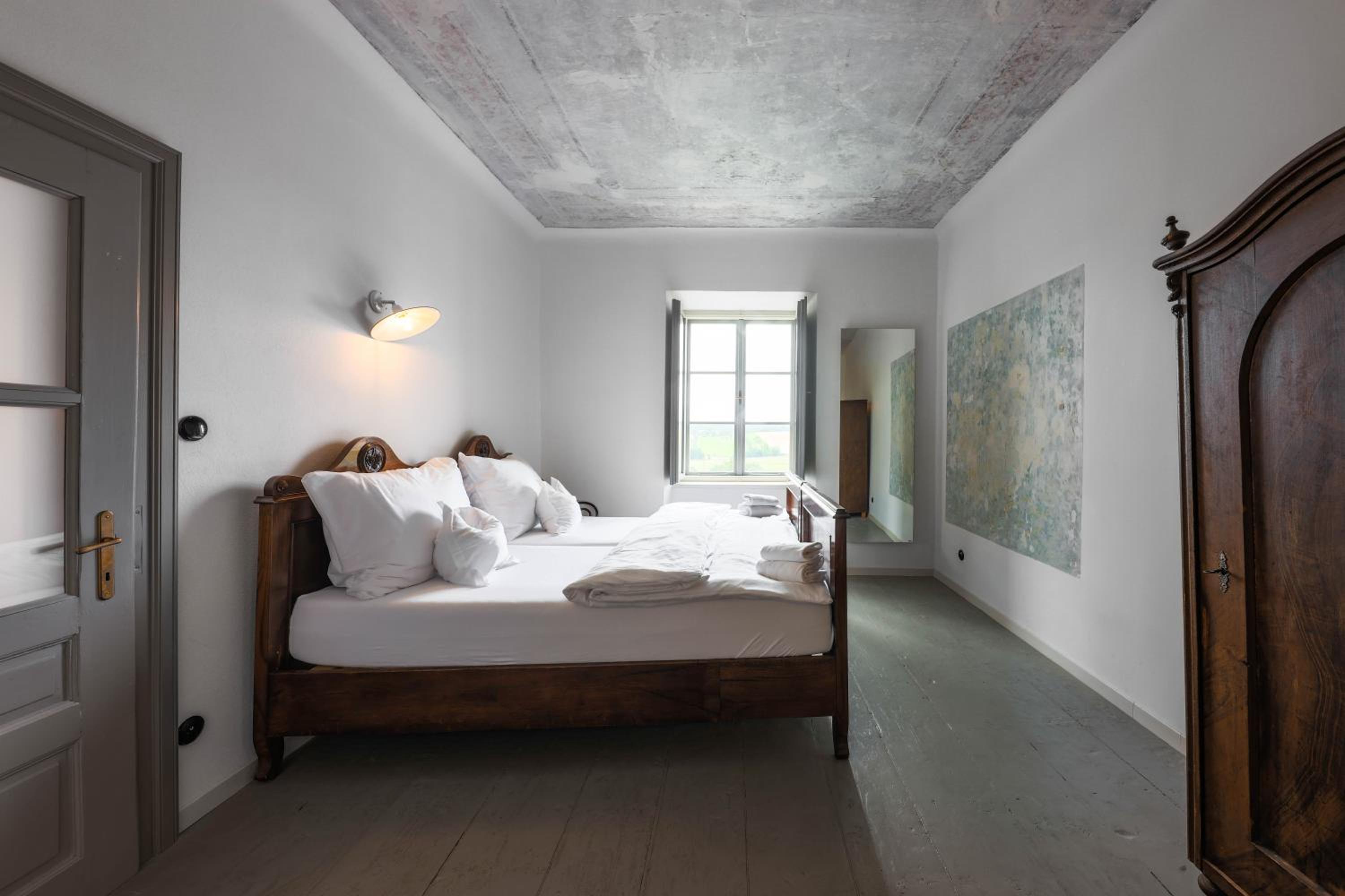 Two-Bedroom Suite - Photo 4