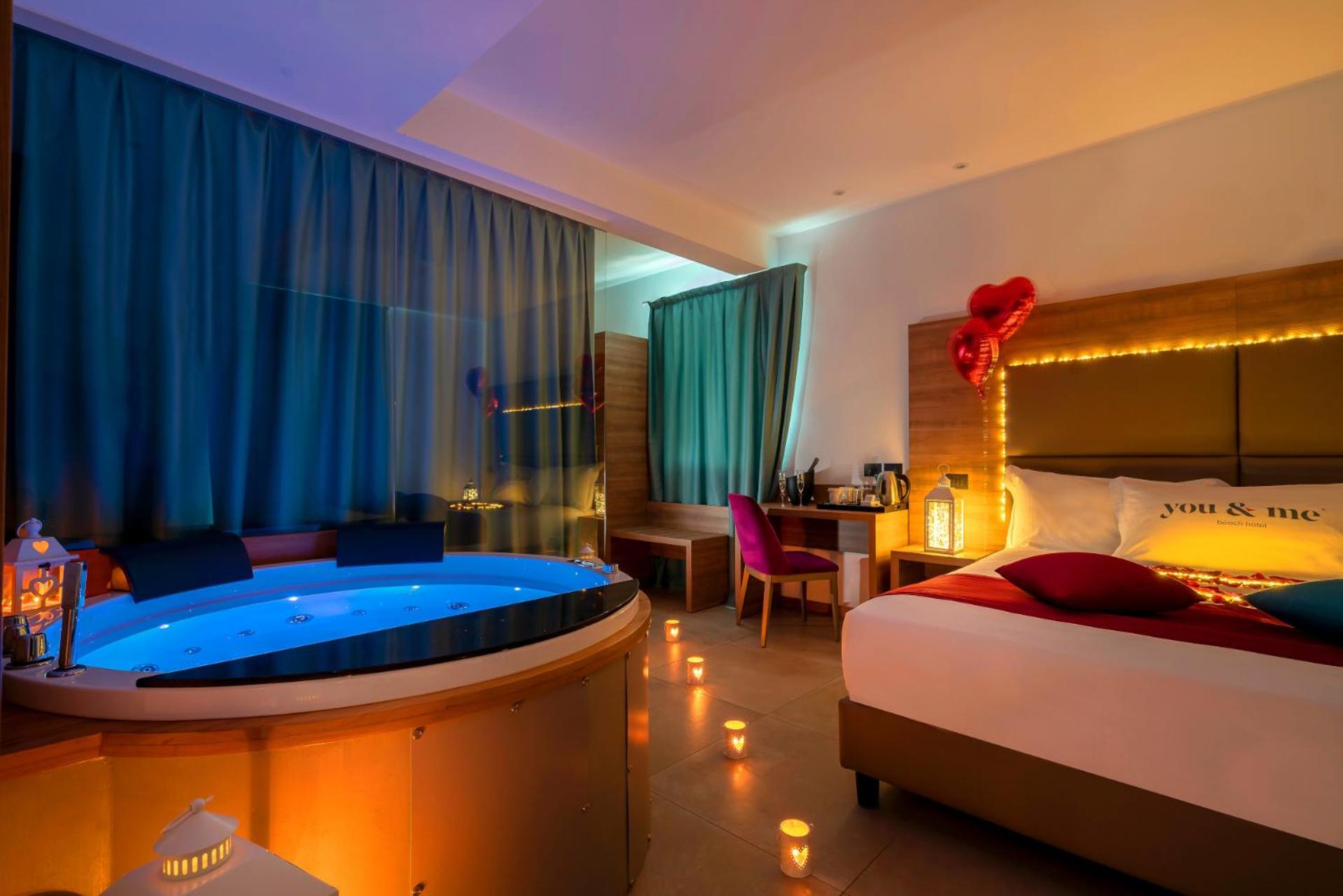 Suite with Balcony and Sea View and Jacuzzi photo 2