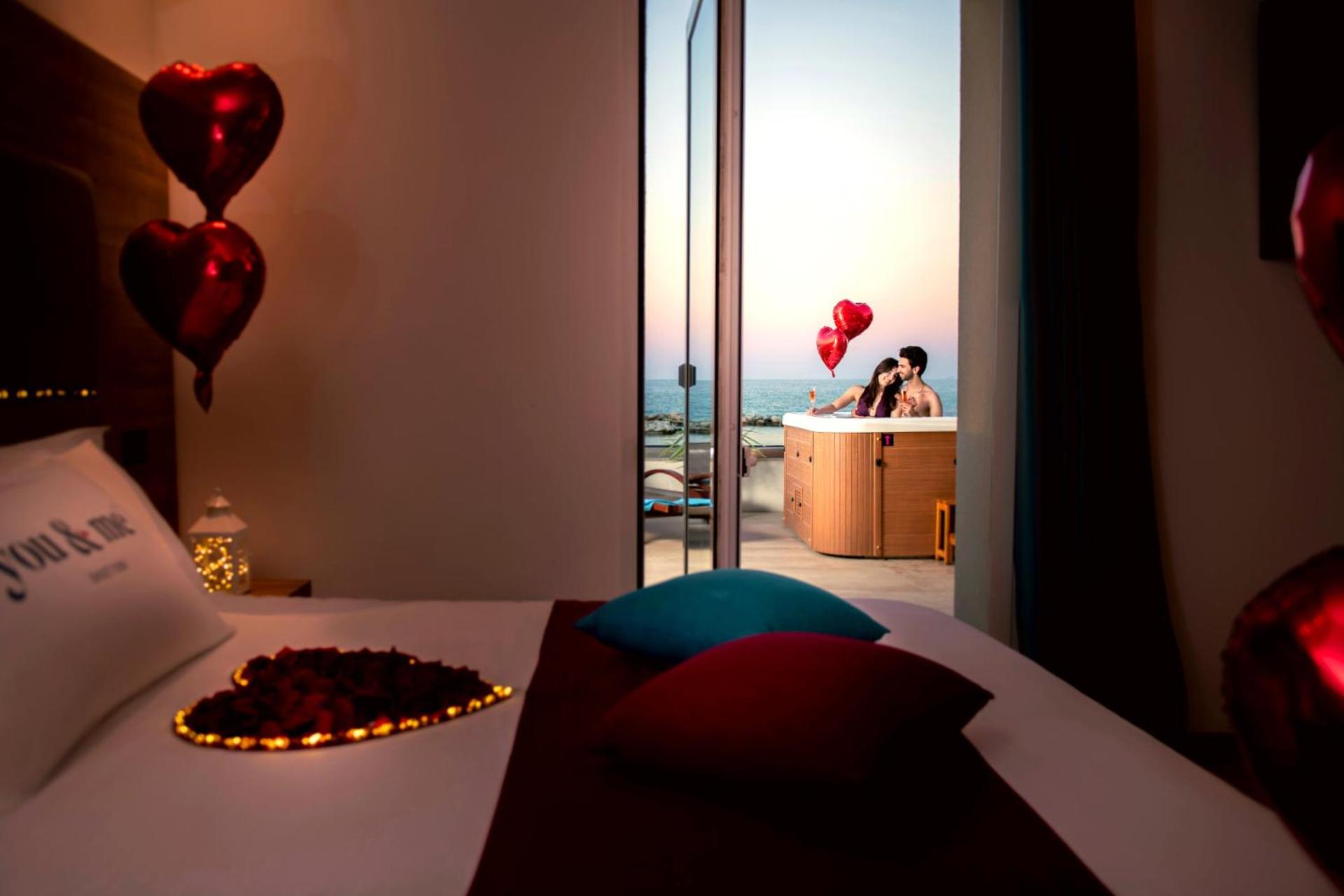 Suite with Terrace and Sea View and Jacuzzi photo 2