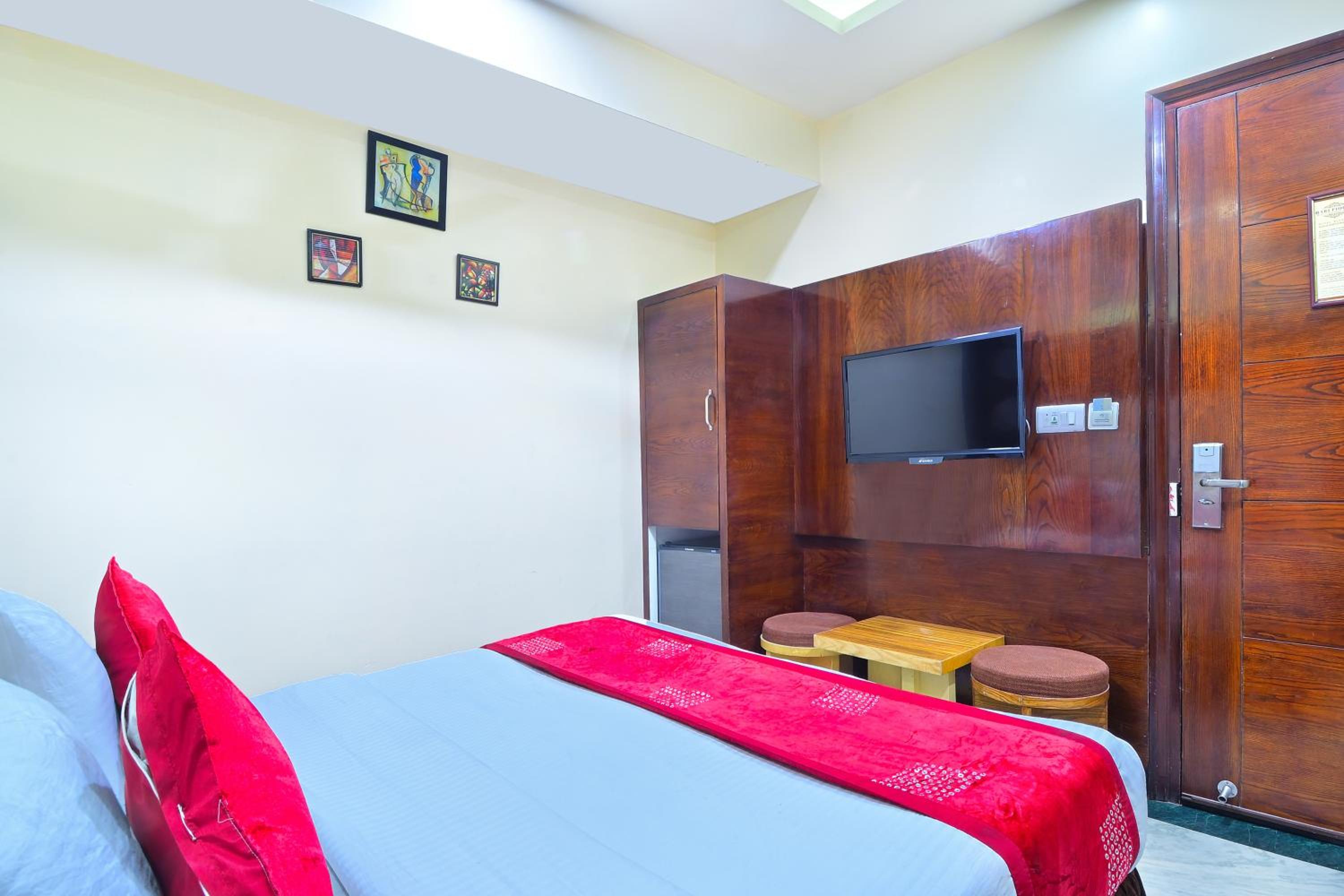 Compact Deluxe Room photo 2