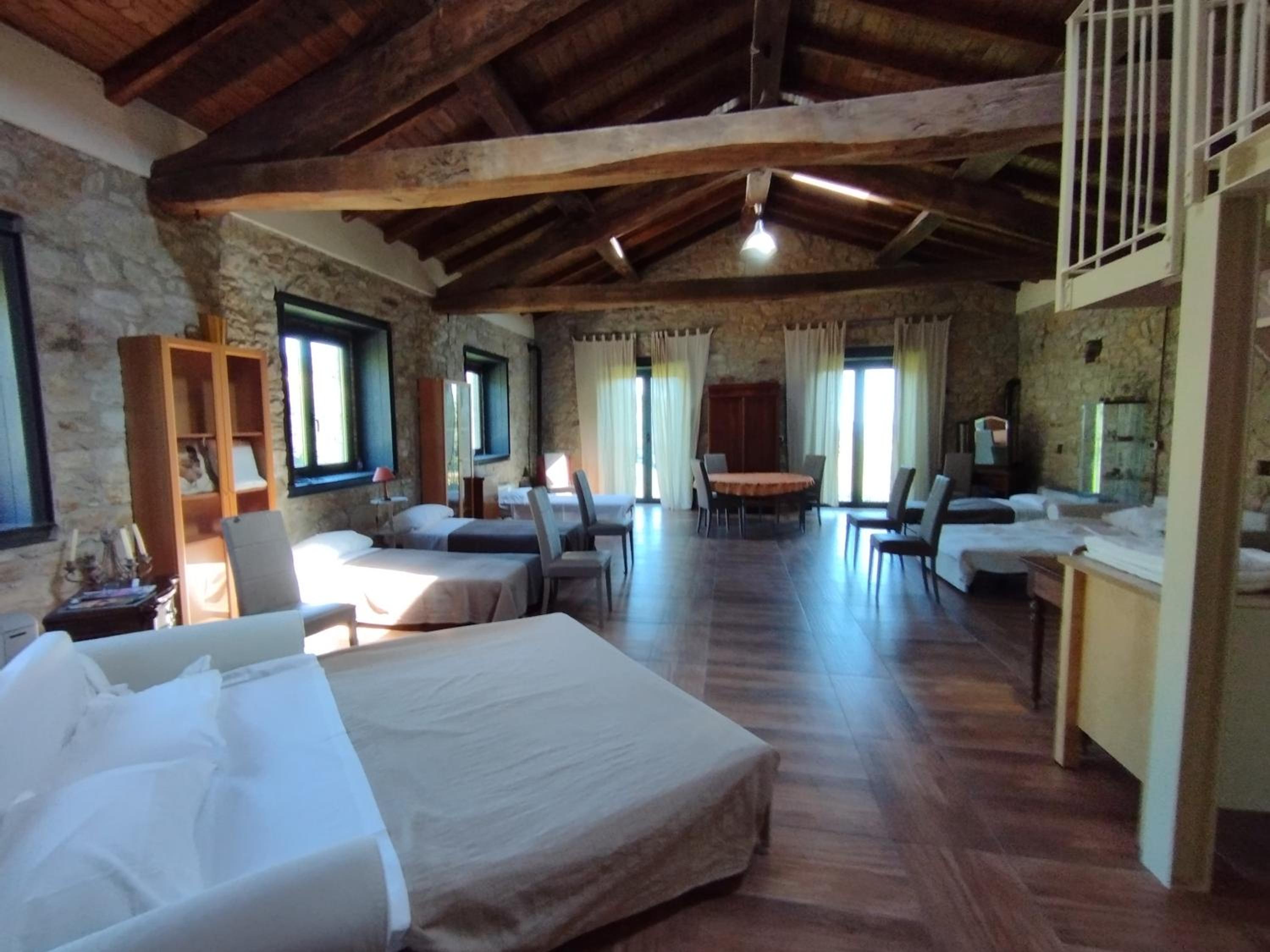Family Room with Private Bathroom - Photo 2