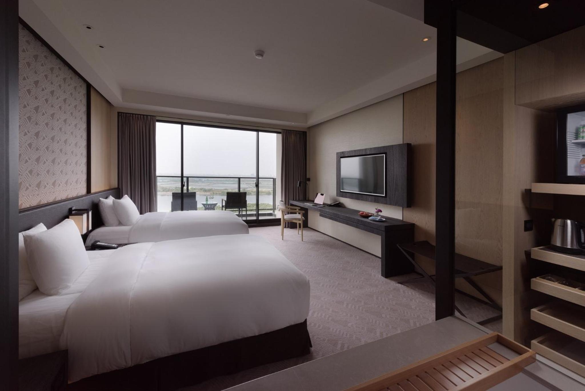 Standard Double Room with Balcony and River View thumbnail 6