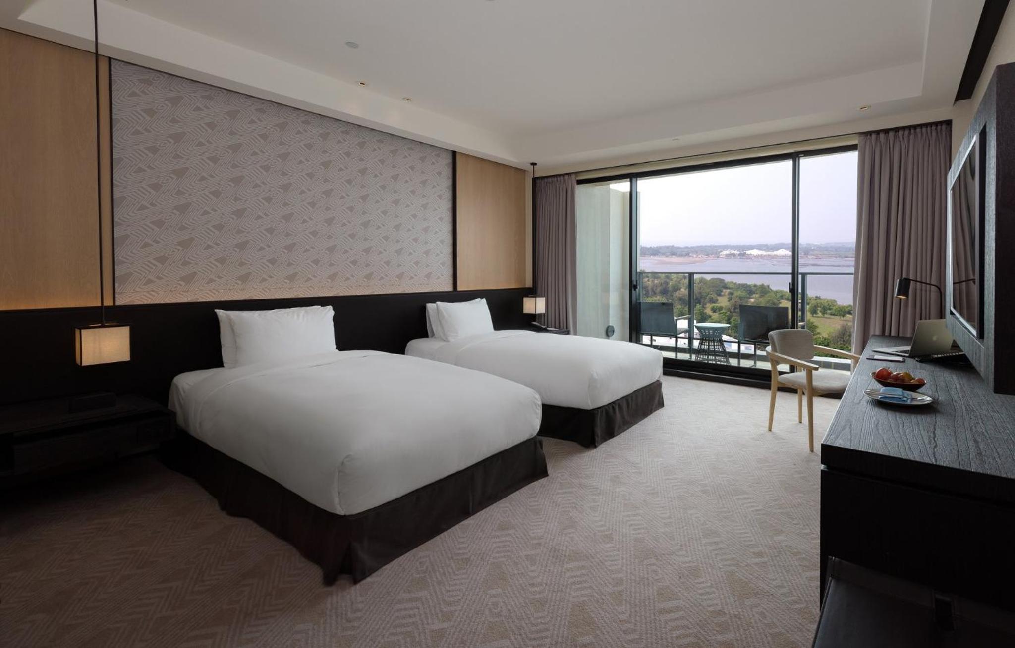 Standard Double Room with Balcony and River View thumbnail 6